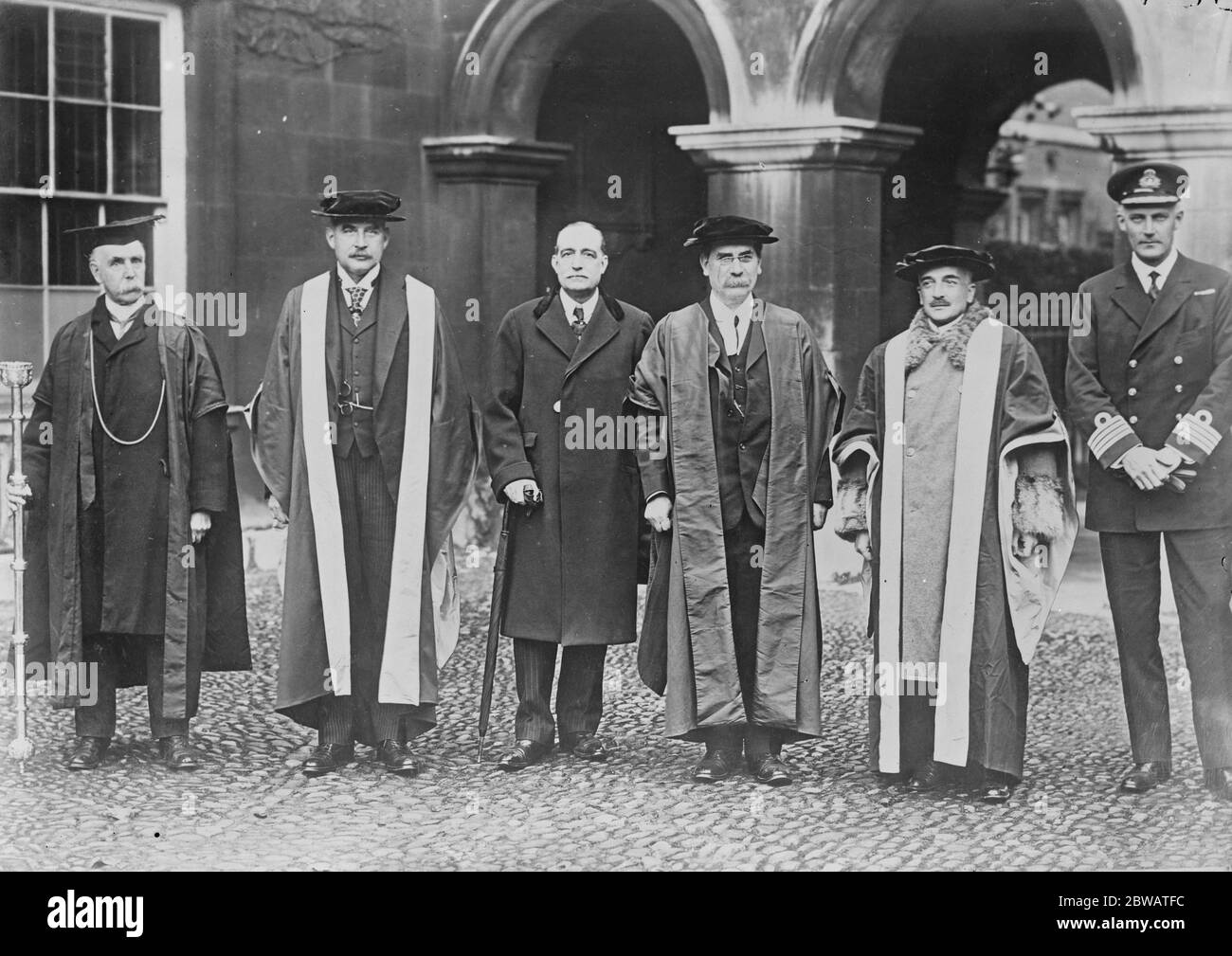Conferring Degrees in Senate House . Cambridge On October 31 Honorary degrees were conferred on General Diaz and Mr J P Morgan ( John Pierpont Morgan, Jr ) at Cambridge . Photo shows : Mr A H Evans ( Esquire Bedell ) , J P Morgan , Marquis Imperiali Di Francaville , Dr P Giles , Vice Chancellor of Cambridge , General Diaz , Captain E Fullerton ( Royal Navy ) , D S O , Mr R Hamilton Smith ( Esquire Bedell ) guests of Emanuel College May 1922 Stock Photo