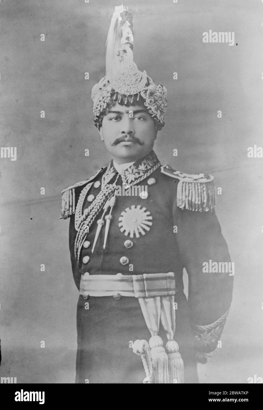 The Viscount Lascelles of Nepal General Kaisu Shumshera . He is married to the daughter of the Maharaja Dhiraja , the ruler of nepal , and is , like Viscount Lascelles a soldier and sportsmen. He was in charge of the arrangements for the Prince ' s visit to Nepal 21 April 1922 Stock Photo