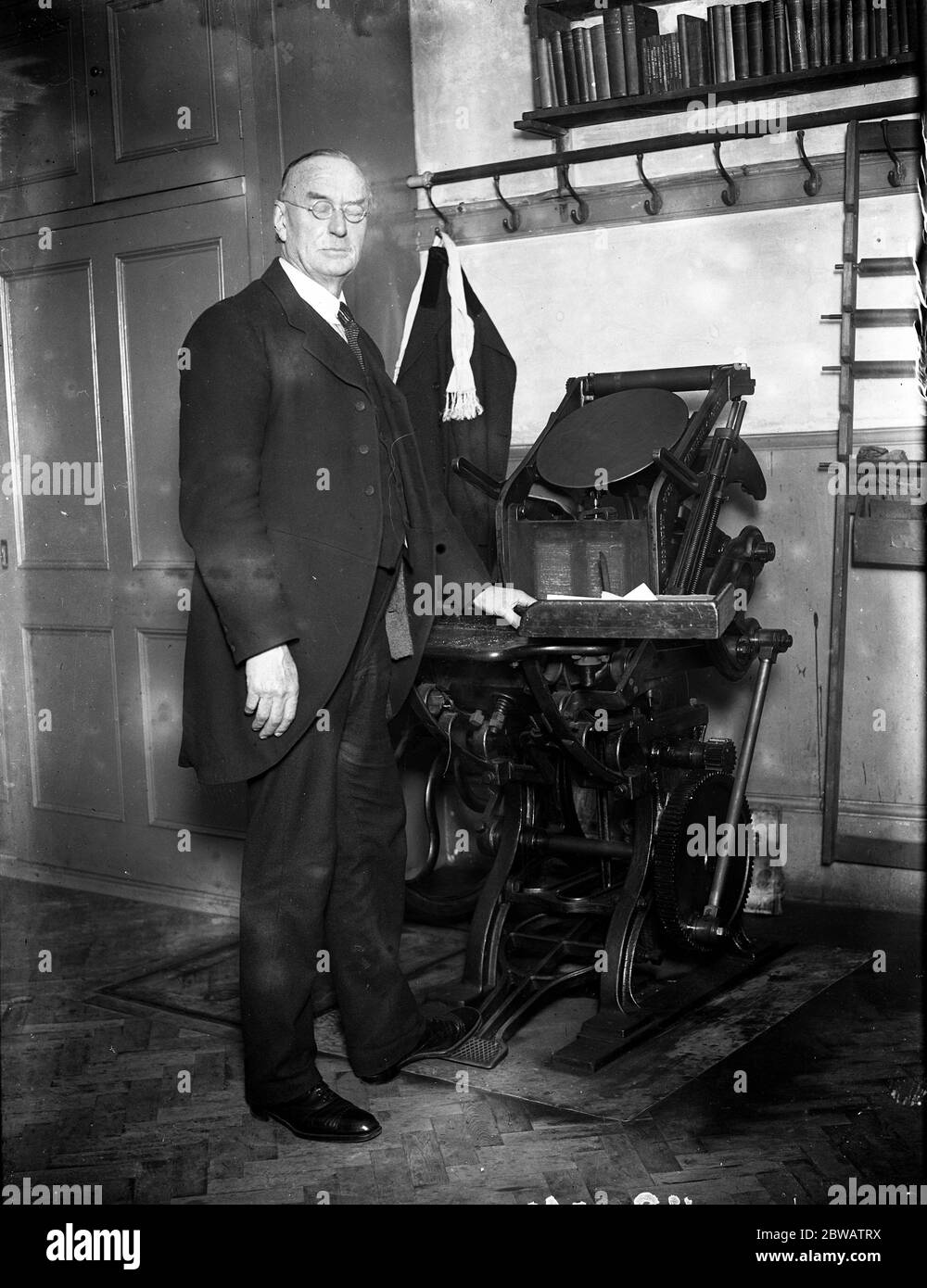 The Rector as Printer . The Reverend Dr Geikie Cobb , Rector of St Ethelburgas , Bishopsgate , has a flourishing guild of arts and crafts with a fully equipped printing press and book bindery . He is seen here with the printing press . 25th January 1923 Stock Photo