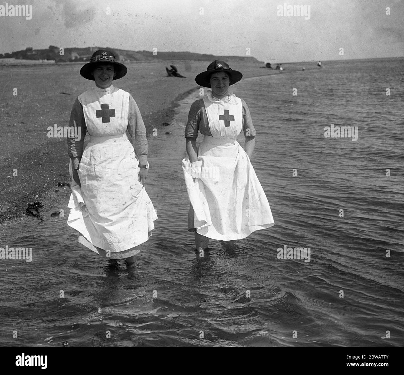 Red Cross nurses from a hospital in Exeter paddling at Exmouth . 5 June 1917 Stock Photo