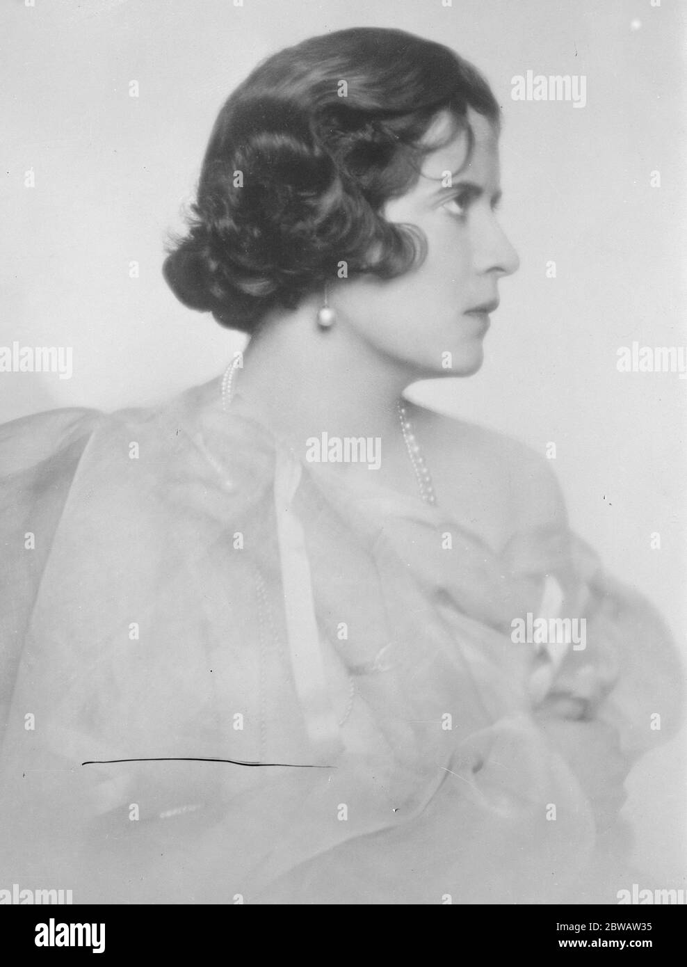 Famous Italian beauty for Latvia . The Baroness Lilian Macchioro Vivalba , who is accompanying her husband , Marquis , just appointed Italian Ambassador in Riga . 21 August 1922 Stock Photo