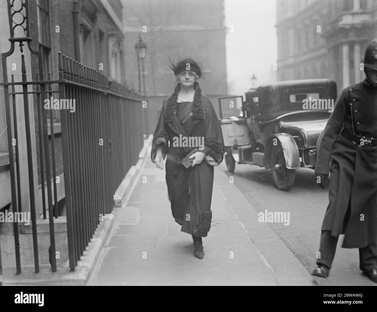 Mrs Austen Chamberlain 's reception . Mrs Austen Chamberlain held a reception at 11 , Downing Street to meet the Marchioness of Carisbrooke in aid of the Girl 's Realm Guild of Service . Lady Moir wife of Sir Ernest Moir arriving . 29 March 1922 Stock Photo