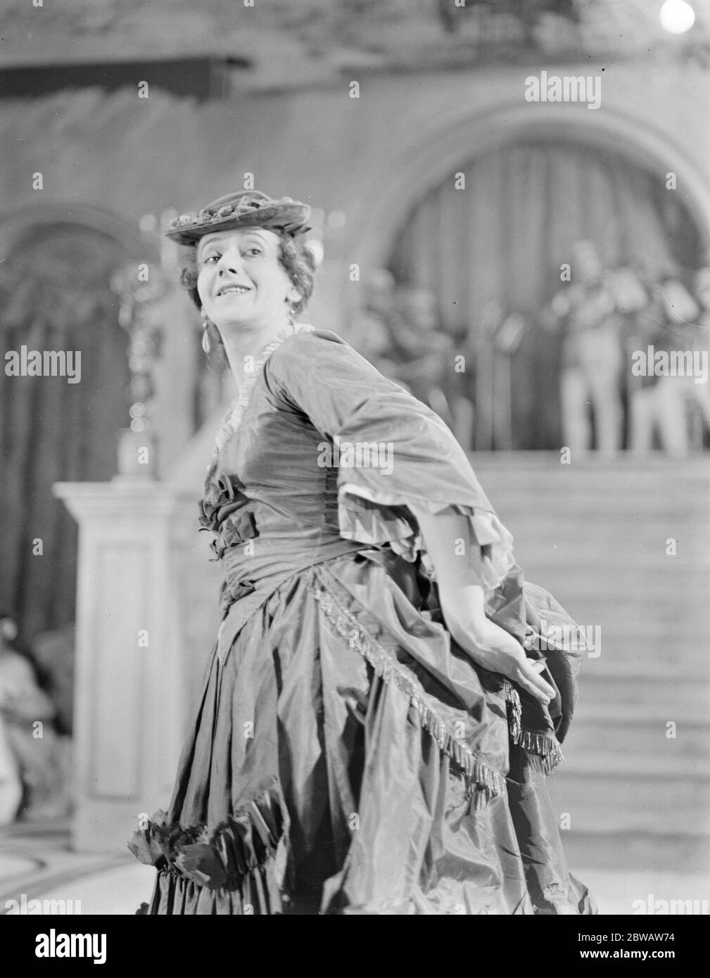 Her Newest Role Tamara Platonovna Karsavina ( 10 March 1885 - 26 May 1978 ) Karsavina as a parisenne dancer Karsavina , is to appear in the film ' The Old Wives' Tale ' she appears in the dancing scene in a Paris cafe 29 October 1921 Stock Photo