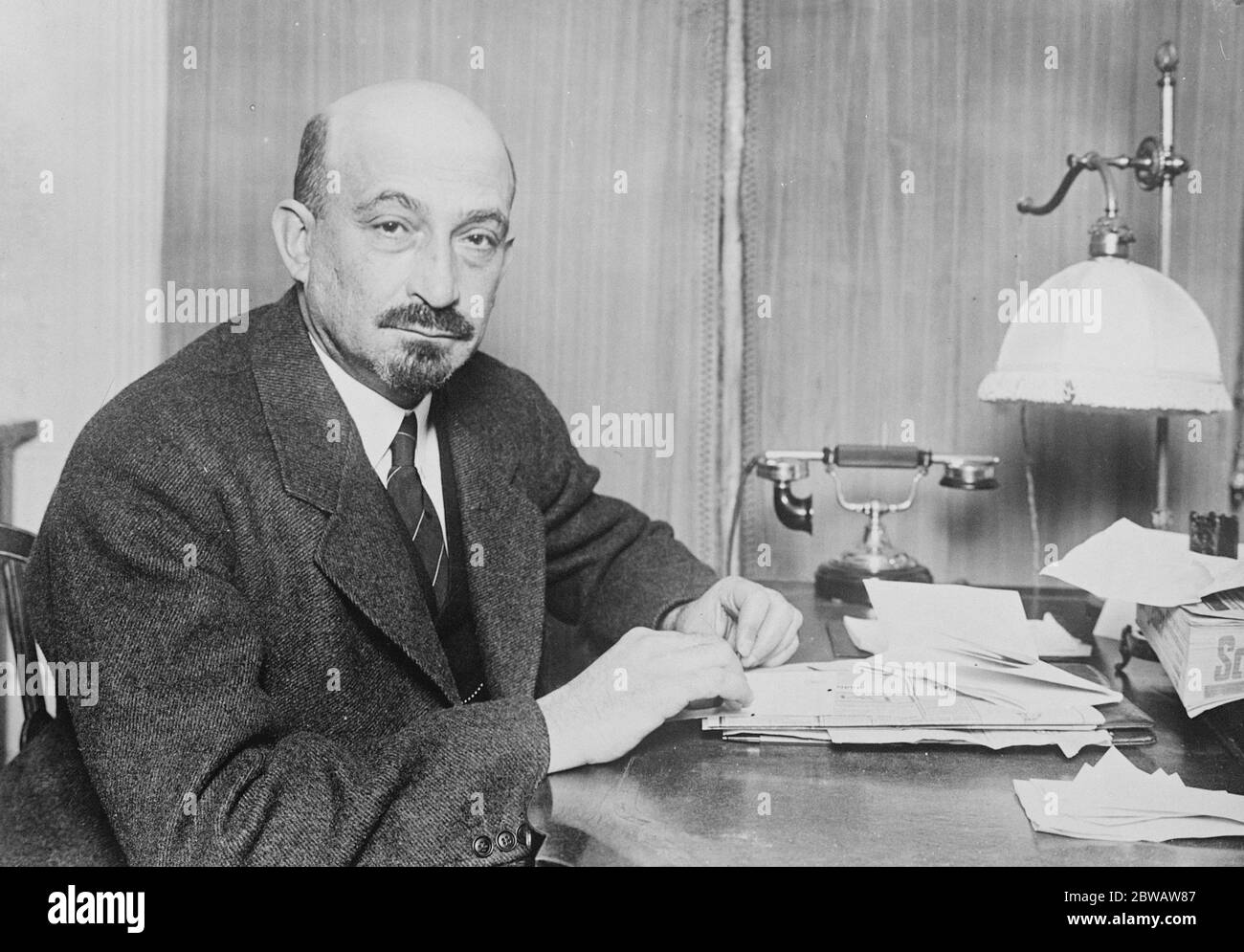 Self government for Palestine . Zionist leader resigns office as a protest . Dr Chaim Azriel Weizmann . 22 October 1930 Stock Photo