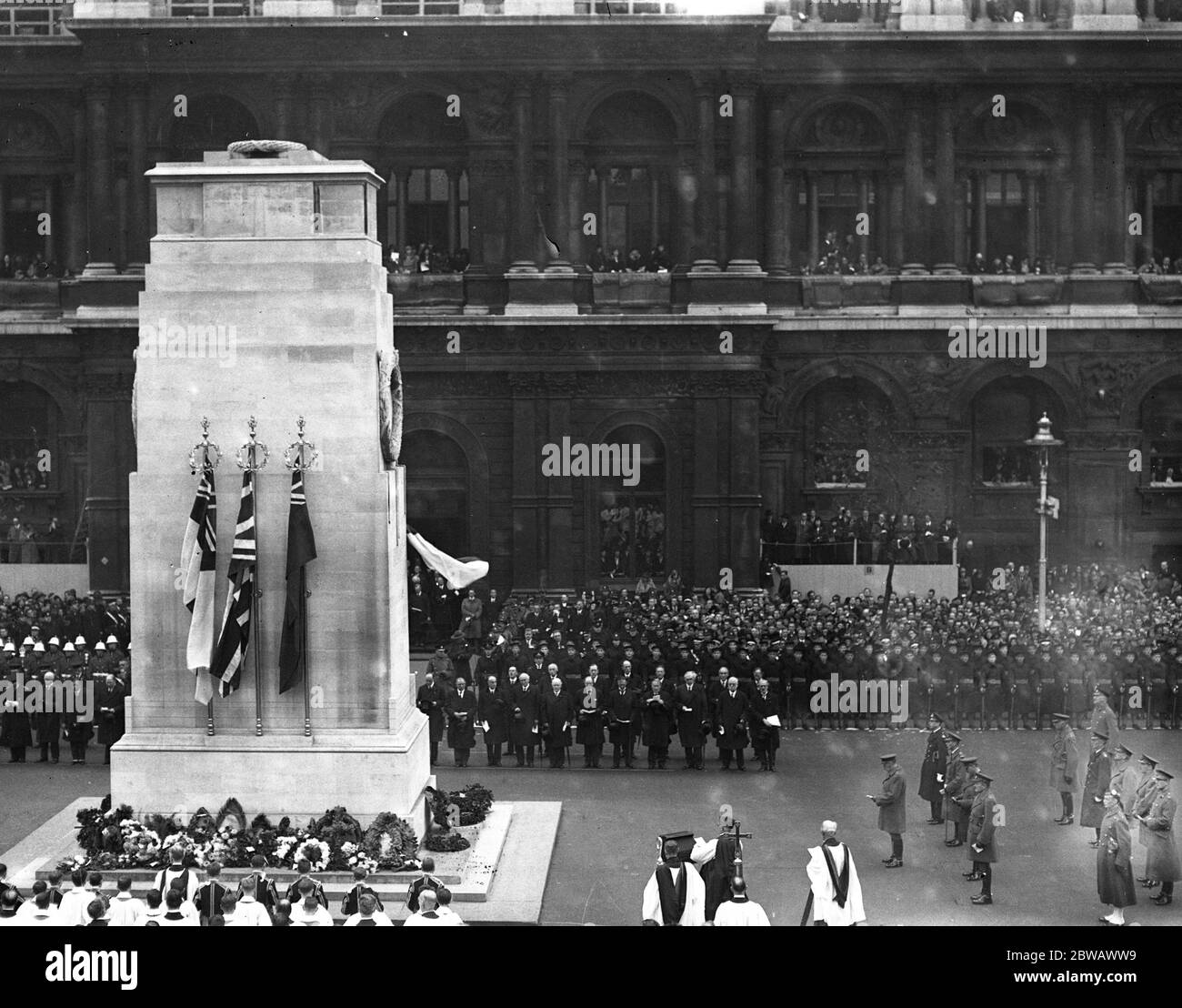 Armistice Day . The ceremony at the Cenotaph in Whitehall , London . 11 November 1932 Stock Photo