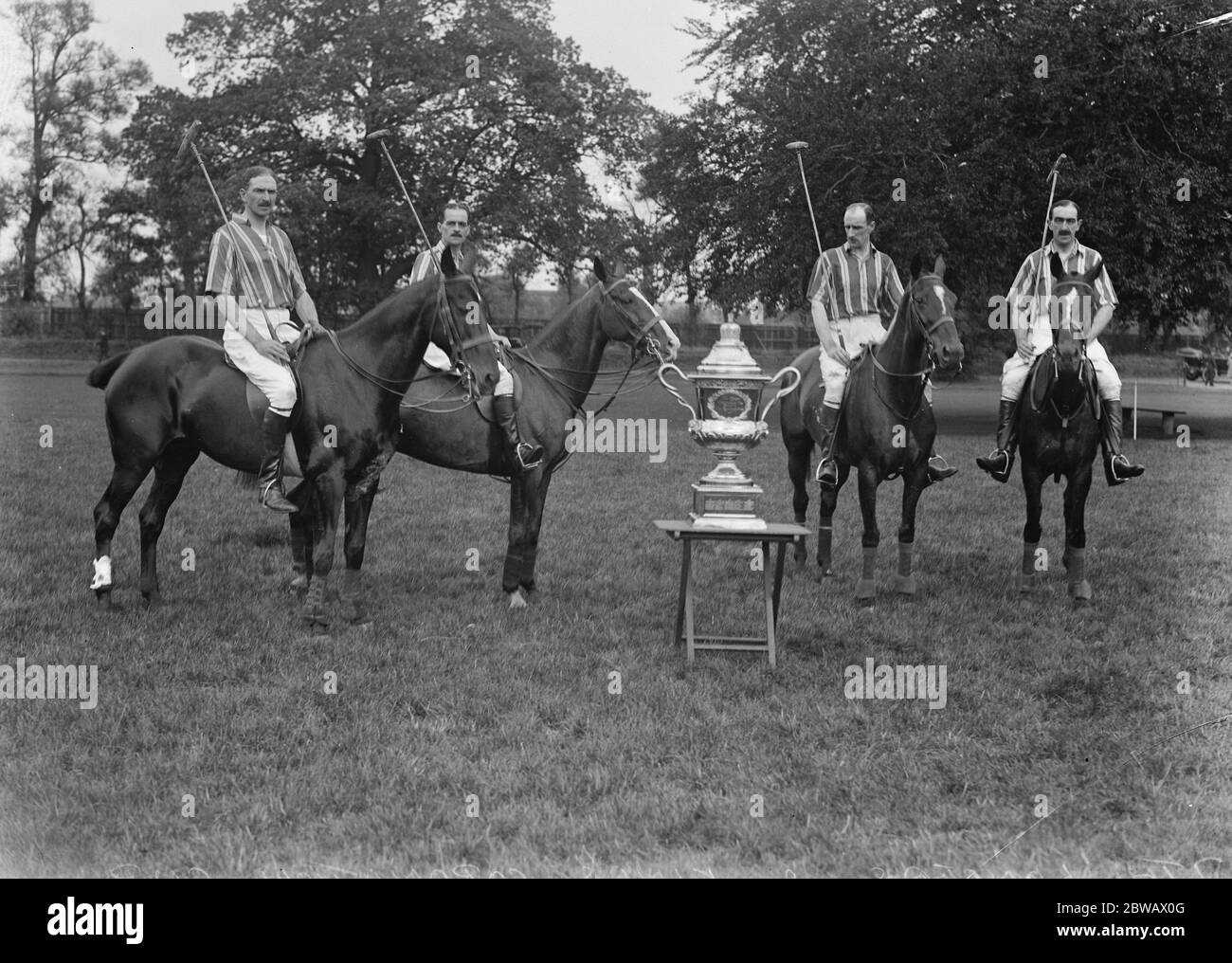 Polo at Ranelagh Polo Club , London The 17th Lancers defeated Cowdray at Polo at Ranelagh on Sturday in the final of the Kings Coronation Cup which was afterwards presented by His Royal Highness Prince Henry 15 July 1922 Stock Photo