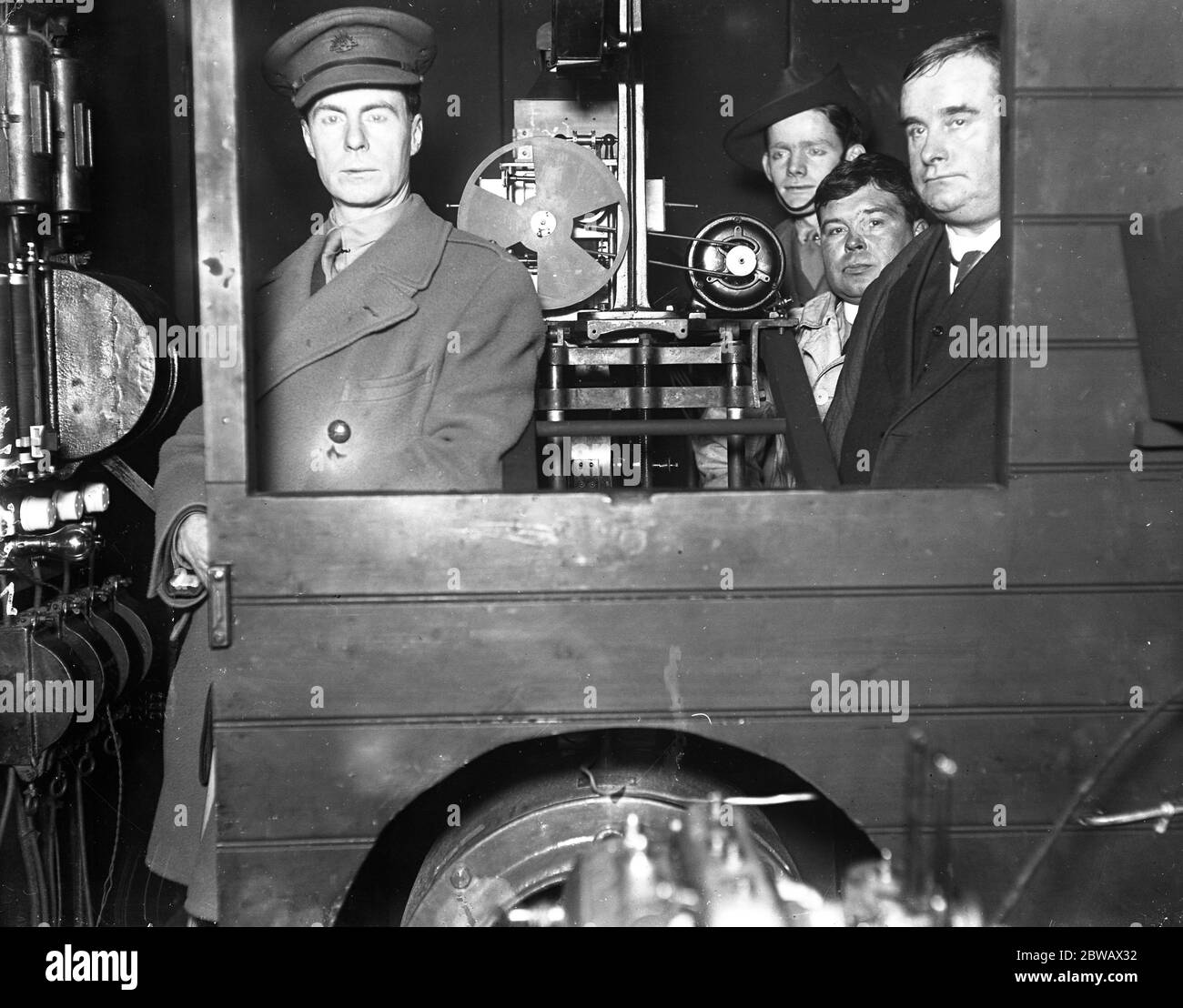 Daylight , mobile cinema in Trafalgar Square , London , for Australian soldiers . John Bulman , the inventor , right , with an Australian officer and his projection equipment . 13 December 1917 Stock Photo