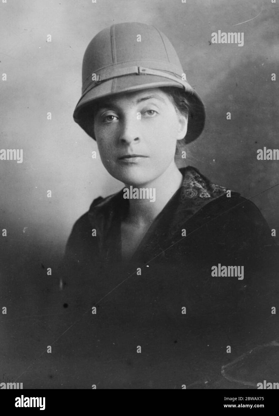 Mystery Woman War Correspondent Fraulein Thea Von Puttkamer , the famous woman war correspondent who is believed to have been carried off by the Kemalists 13 November 1922 Stock Photo