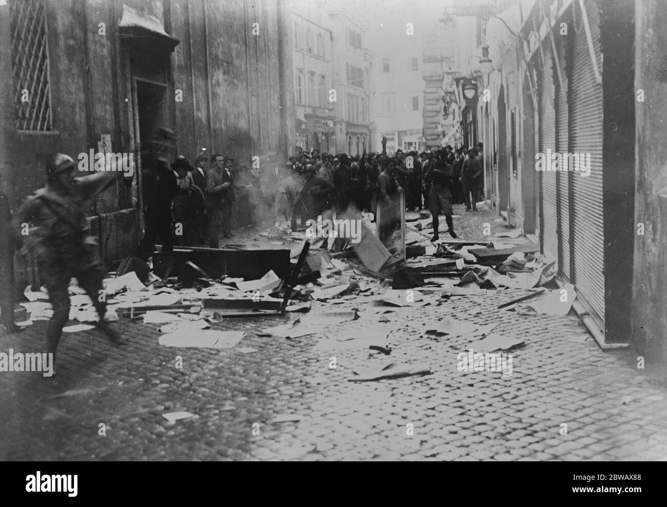 First Picture of Fascisti Arrival in Rome Fascisti making bonfires in the streets with newspaper placards on their arrival in Rome , Italy 2nd November 1922 Stock Photo