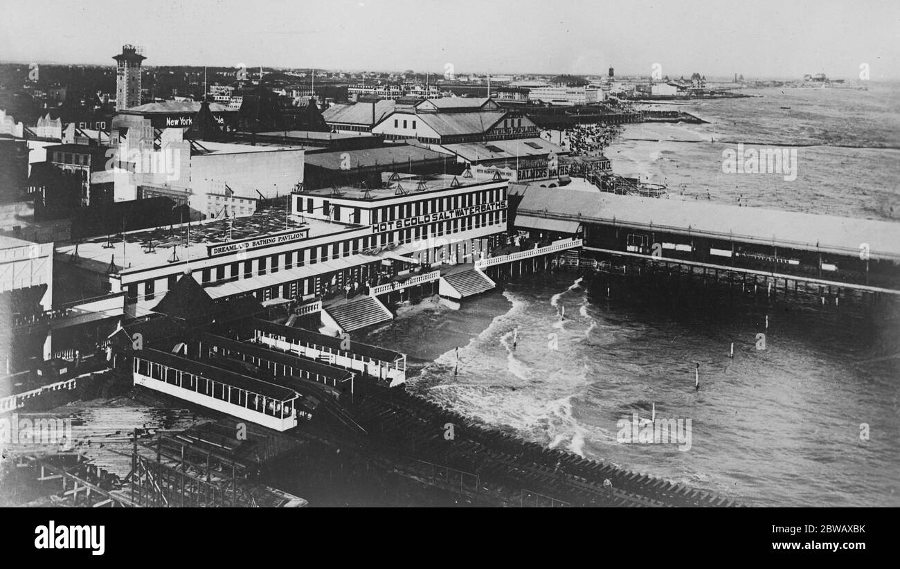 Coney island history Black and White Stock Photos & Images - Alamy