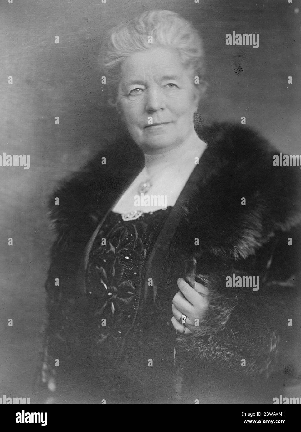 famous-foreign-woman-novelist-deals-in-new-book-with-present-day-london