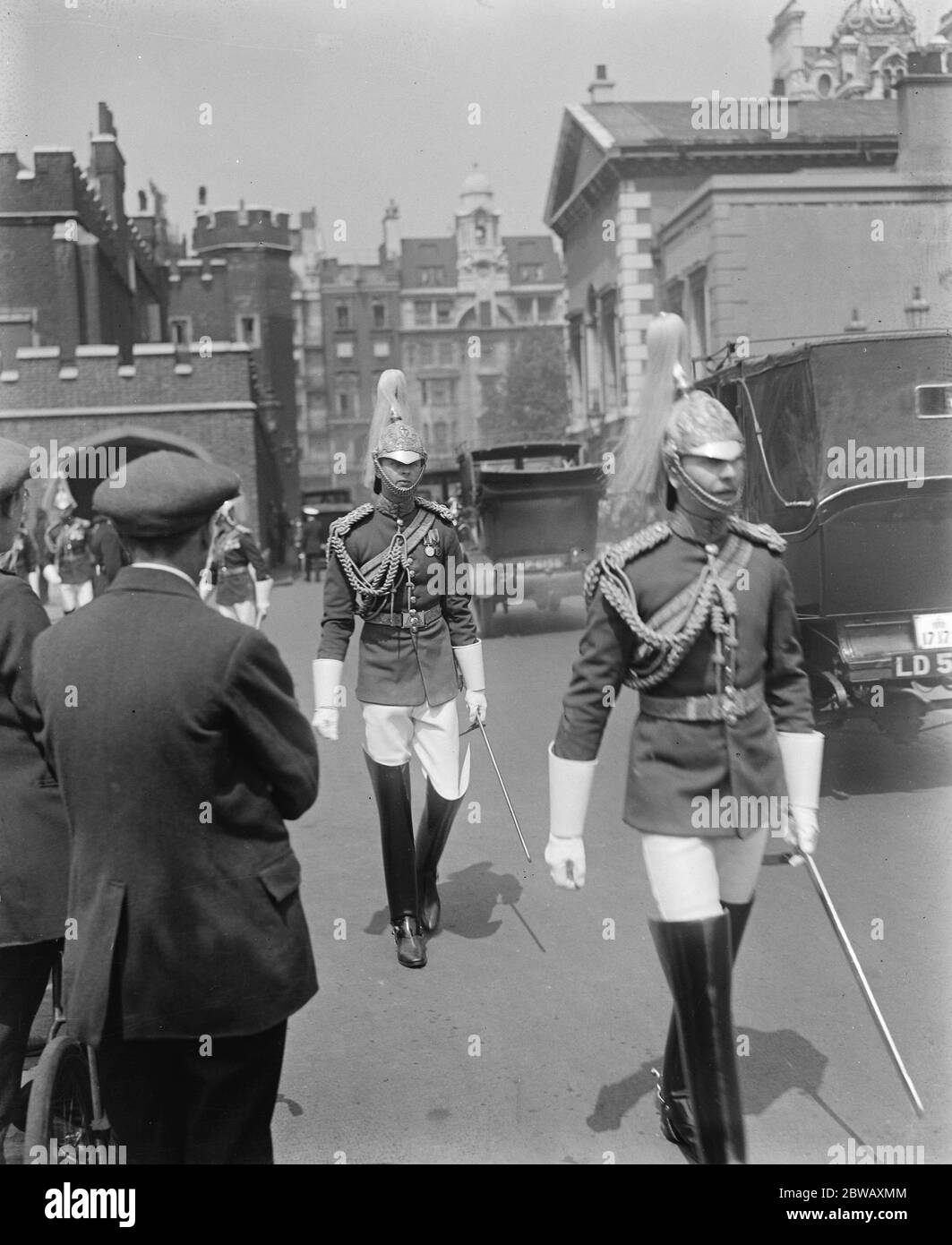 Ling Leaves at St James Palace The Marquis of Blandford in his Life Guards uniform arriving 29 May 1922 Stock Photo