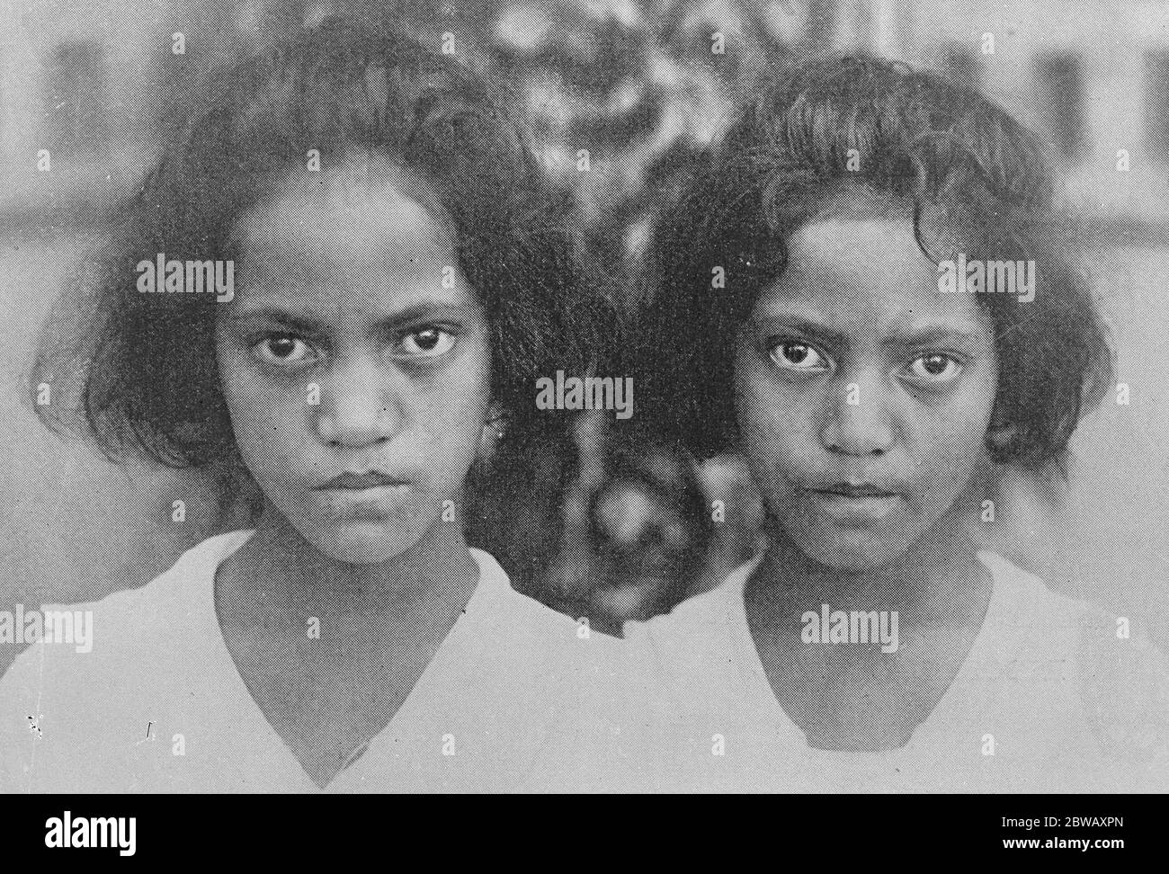 Worlds Most Twin Like Twins Two sisters of Honolulu between whom it is claimed there is a greater resemblance than exists between any two other sisters in the world 3 January 1923 Stock Photo