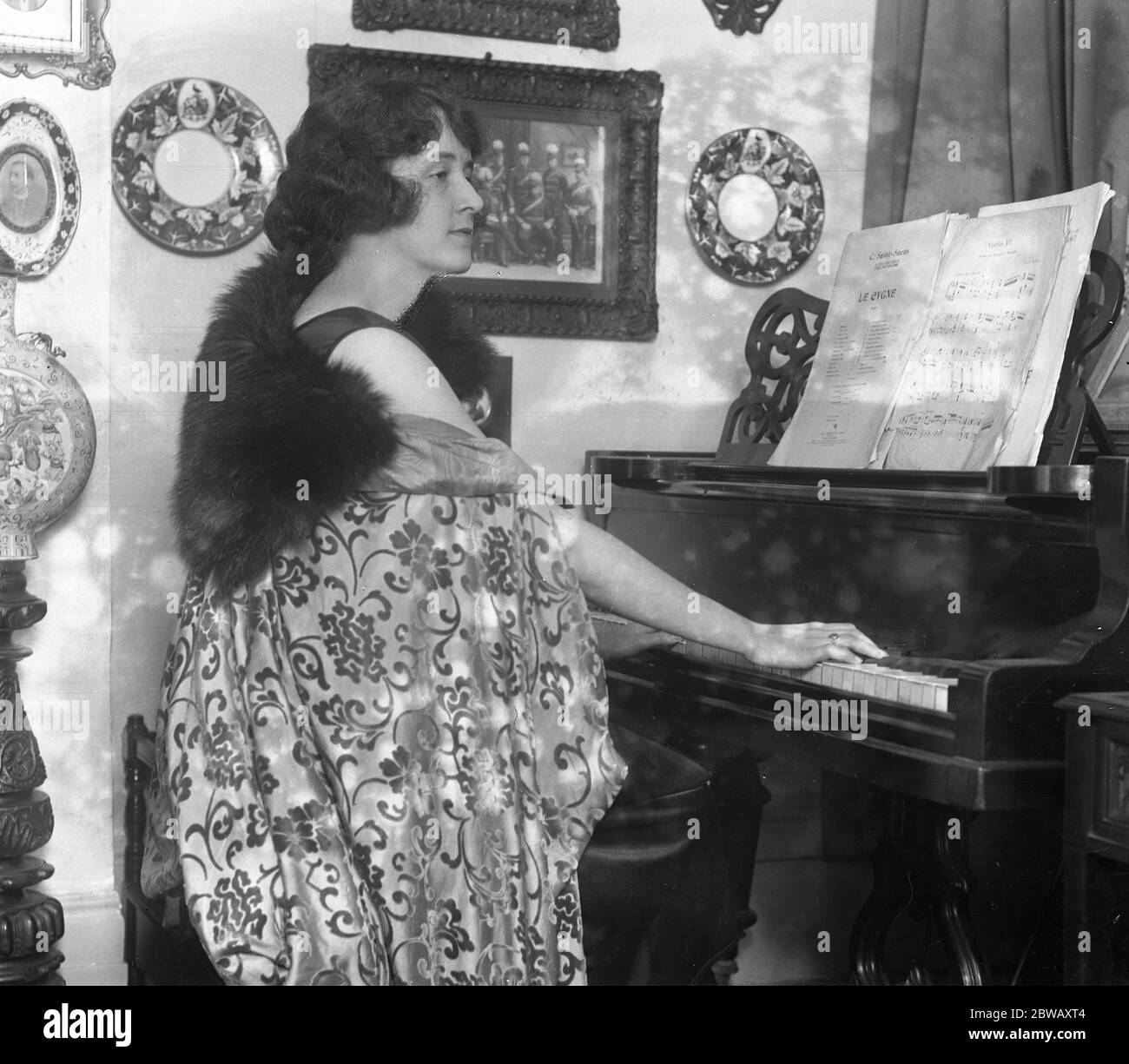 English actress , Miss Marjorie Hume seated at her piano . Stock Photo
