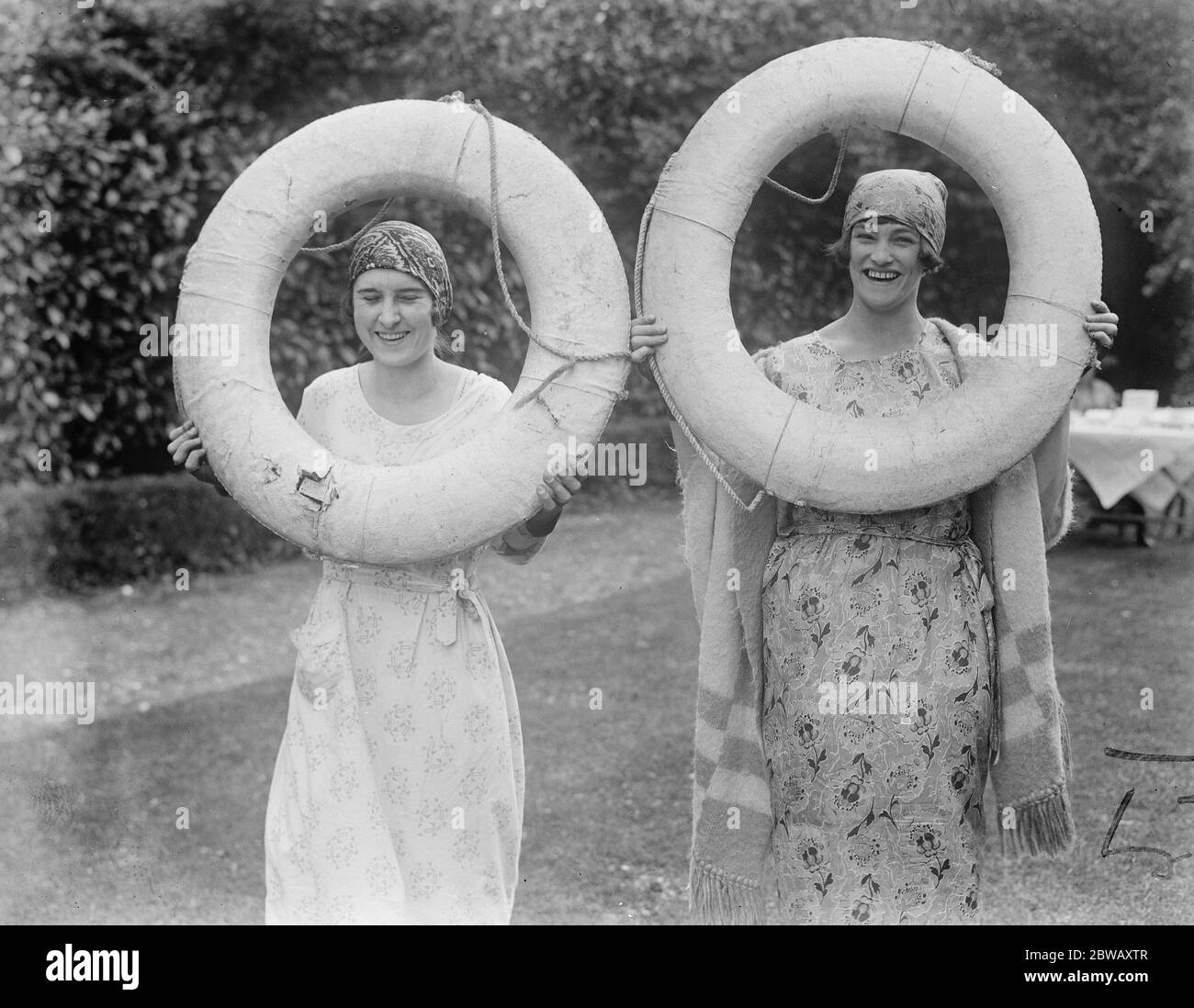 Marlow Rowing Club Regatta and River Sports Two pretty river girls with two life rings 17 August 1922 Stock Photo