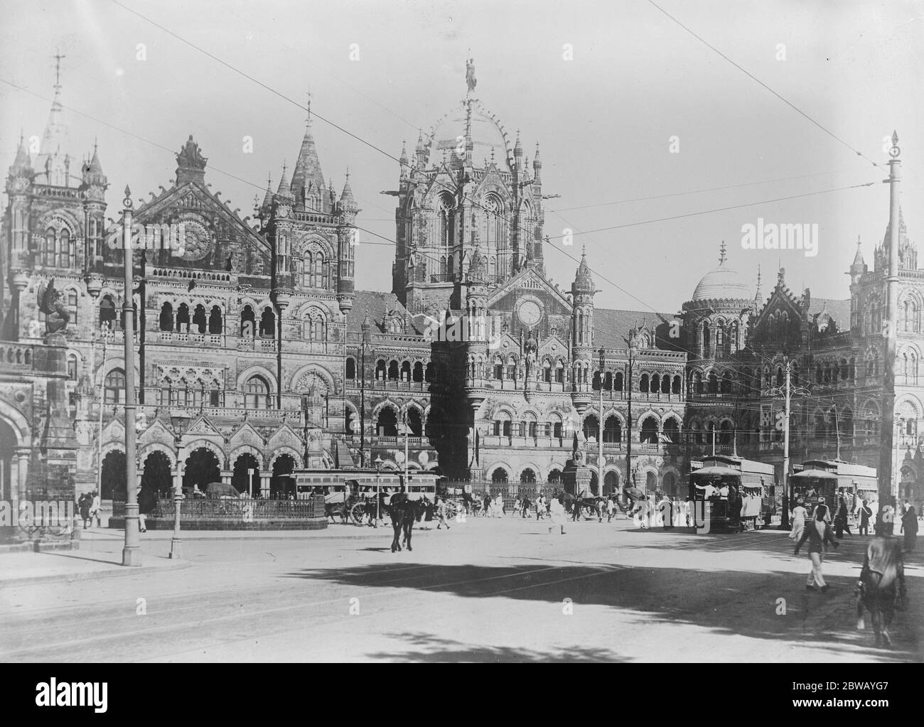 The magnificent Victoria Terminus , Bombay . 21 November 1921 Stock Photo