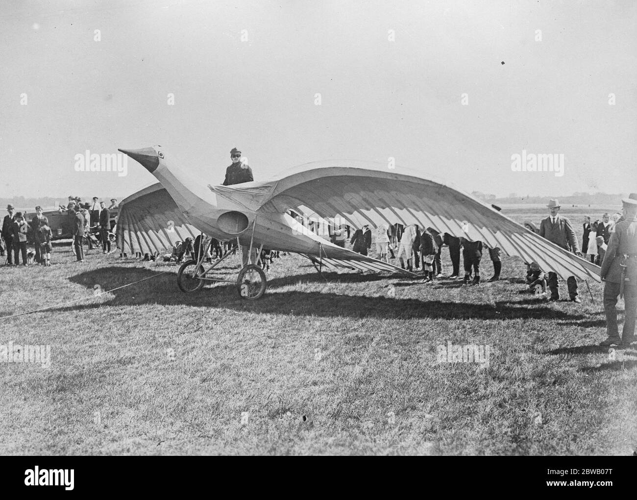 Accident during glider trials at Berlin A series of glider trials have just taken place on the Tempelhofer field at Berlin The photograph shows the glider apparatus of the Schwerdt construction firm which is made in the form of a bird 24 May 1922 Stock Photo