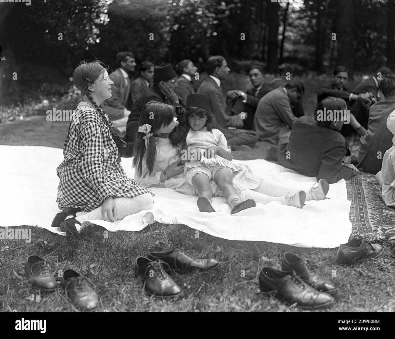 Children at the Mosque in Woking , Surrey during the Mohammedan Festival of Eid marking the end of Ramadhan 1917 The Shah Jahan Mosque was the first purpose built mosque in Europe outside of Muslim Spain Stock Photo