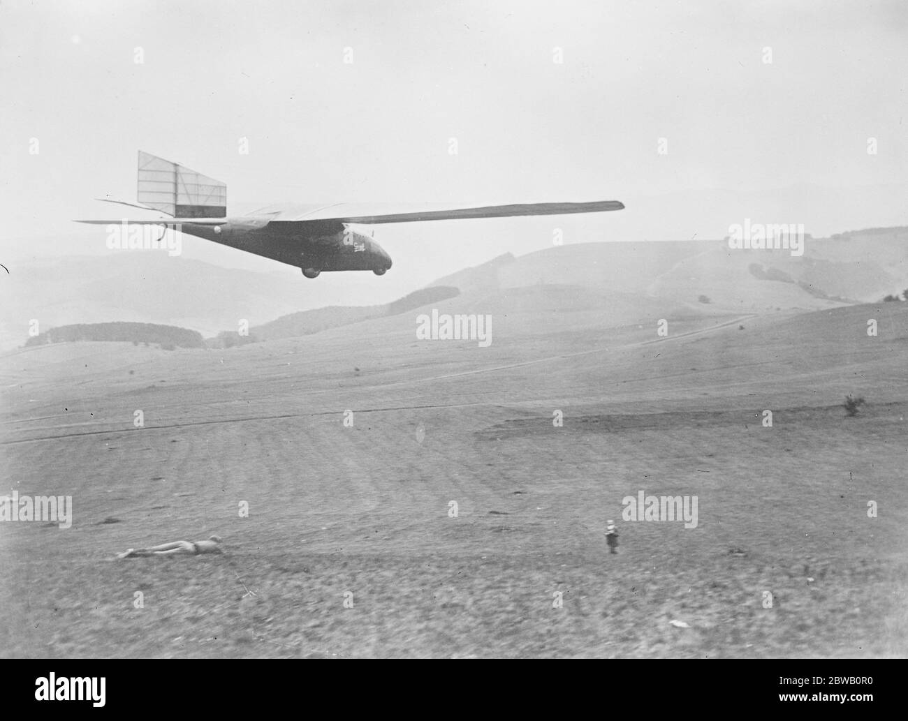 German War Pilot as World 's Champion Glider £ 9000 Offered for His Machine The German airman Hentzen , became the world ' s champion glider by remaining in the air for over two hours at a motorless aviation meeting on Rhon Wasserkuppe 25 August 1922 Stock Photo