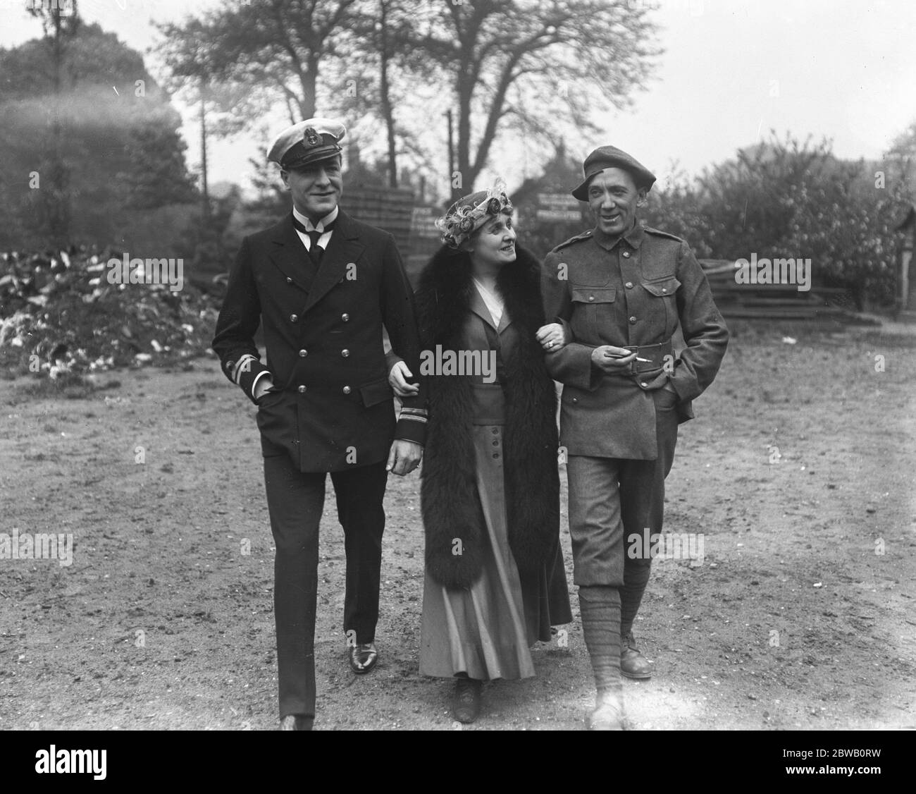 ' Everybody ' s Business ' , a food economy film . Mr Matheson Lang with Miss Kate Rorke and Mr Gerald Du Maurier . 1917 Stock Photo