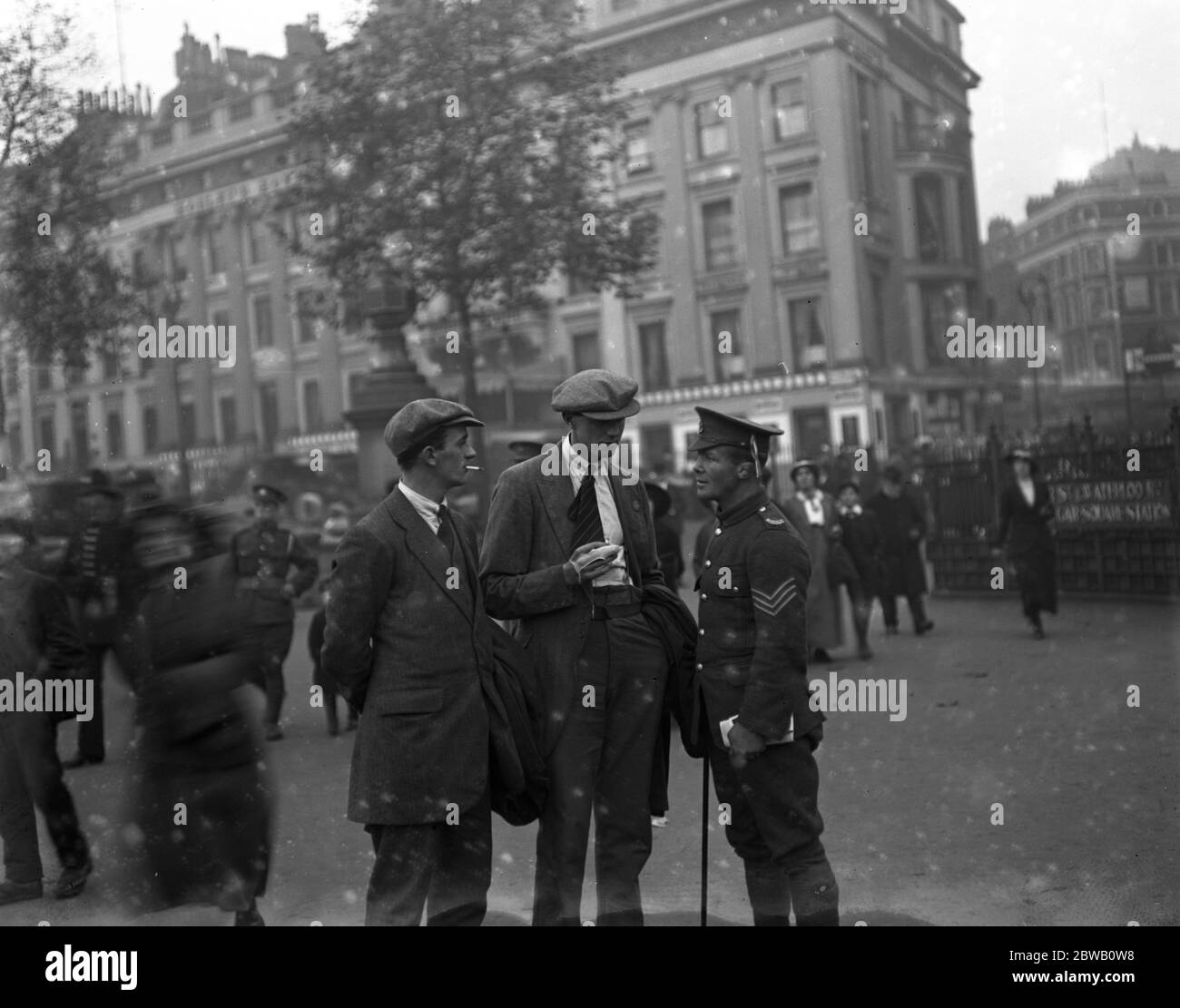Sergeant Johnny Summers , the famous boxer , recruiting in Trafalgar Square , London . Stock Photo