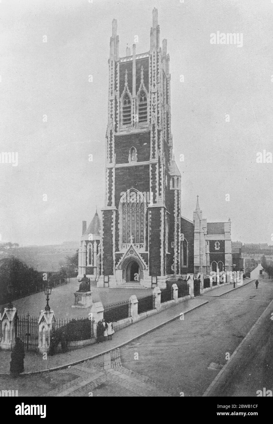 The burned city of Cork . St Mary 's Cathedral . 14 December 1920 Stock Photo