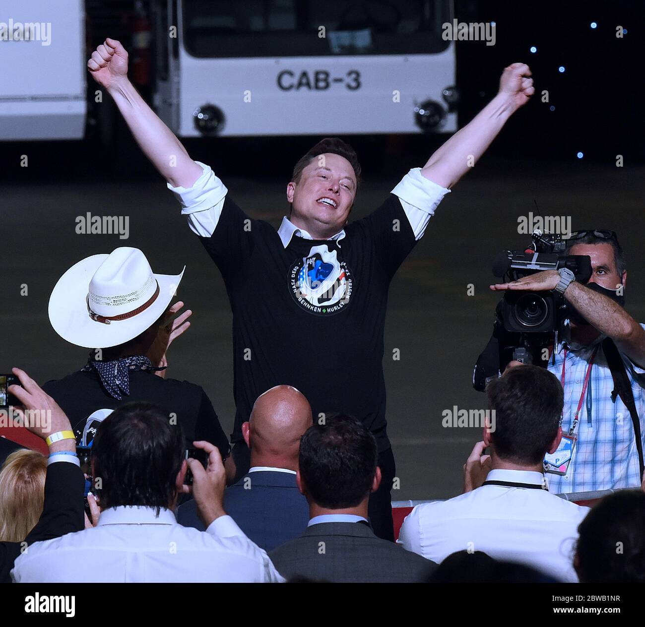 Cape Canaveral, United States. 30th May, 2020. SpaceX founder Elon Musk celebrates after being recognized by U.S. Vice President Mike Pence at NASA's Vehicle Assembly Building following the successful launch of a Falcon 9 rocket with the Crew Dragon spacecraft from pad 39A at the Kennedy Space Center.NASA astronauts Doug Hurley and Bob Behnken will rendezvous and dock with the International Space Station, becoming the first people to launch into space from American soil since the end of the Space Shuttle program in 2011. Credit: SOPA Images Limited/Alamy Live News Stock Photo