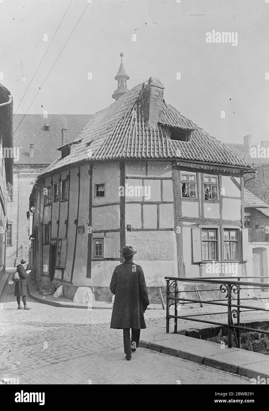 Town celebrates its thousandth year of existence The oldest house in the town of Quedlinburg ( Prussian Saxony ) which has just celebrated its thousand year jubilee 29 April 1922 Stock Photo
