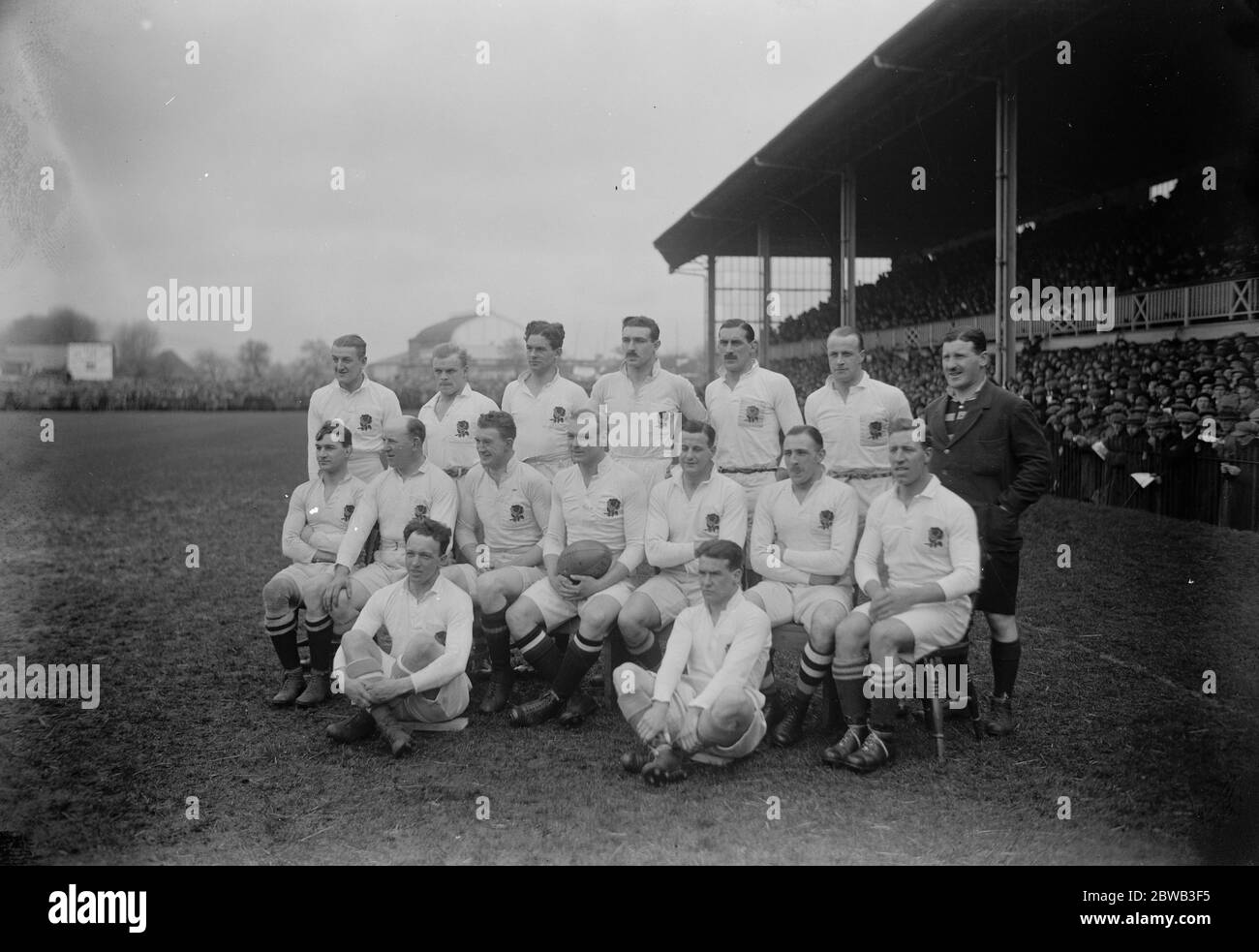 Five Nations - Swansea, 19 January 1924 Wales 9 - 17 England England Team no order Bevan Chantrill , Carston Catcheside , Leonard Corbett , Harold Locke , Jake Jacob , Edward Myers , Arthur Young , Reg Edwards , Alan Robson , William Luddington , Ron Cove-Smith , Wavell Wakefield (c) , Freddie Blakiston , Geoffrey Conway and Tom Voyce England Test debuts HC Catcheside, BS Chantrill, HP Jacob, A Robson, AT Young 19 January 1924 Stock Photo
