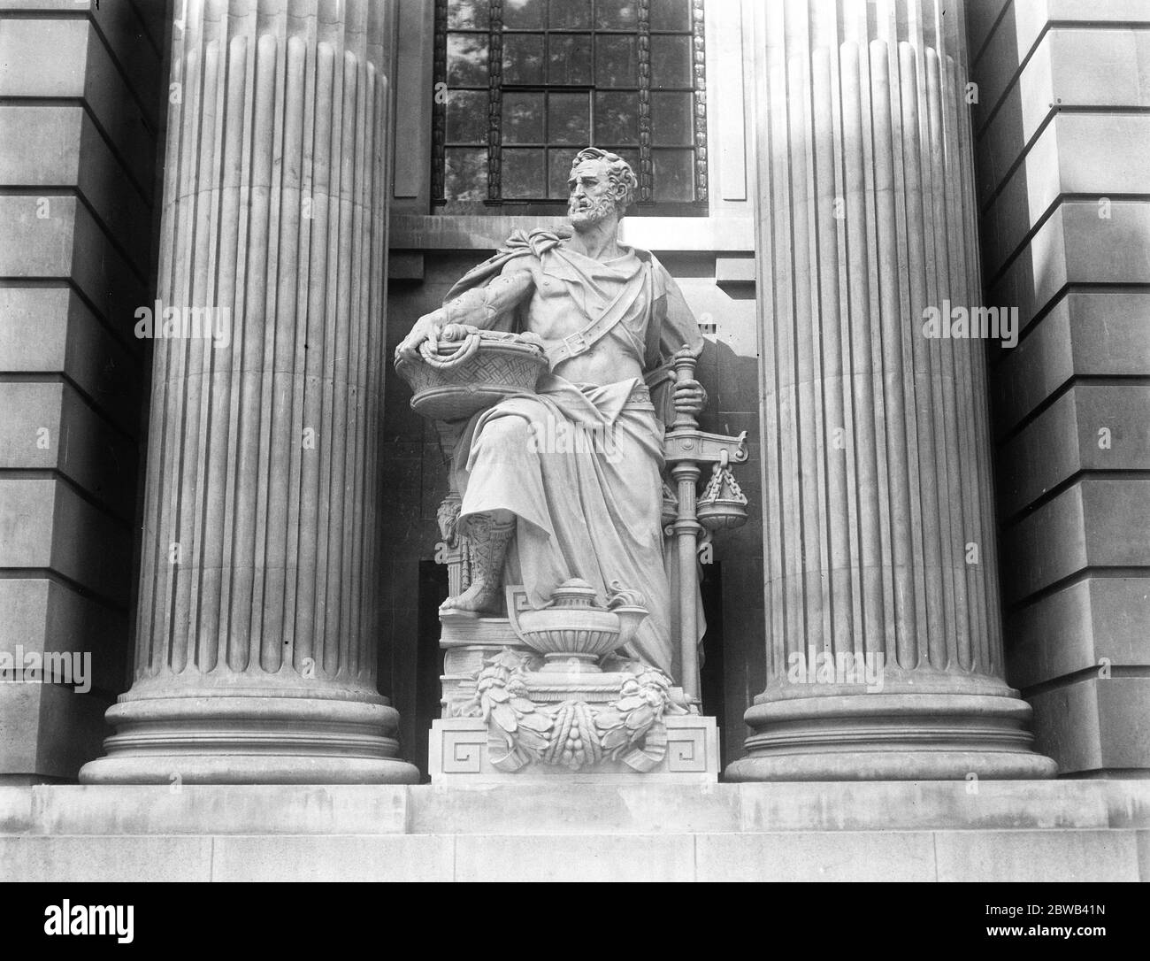 New Port of London Authority Building ' Commerce ' ( Sculpture ) The treatment of the conventionalised scales is notable 1922 Stock Photo