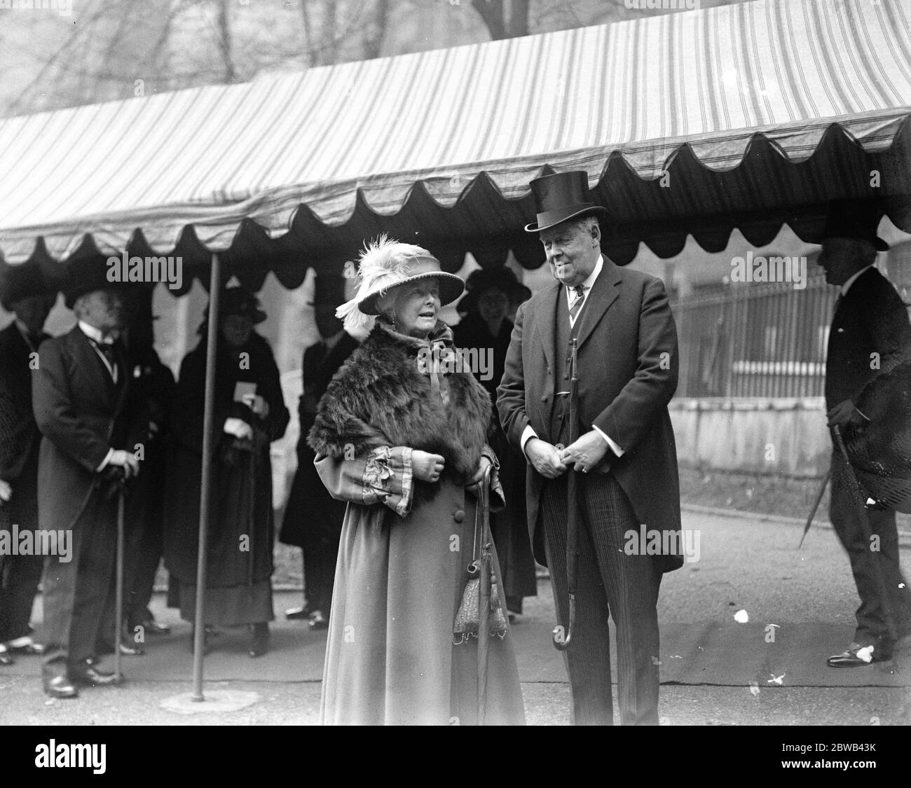 The Late Sir Arthur Sullivan ' s Nephew Married The wedding took place at  the Chapel Royal , Sayoy London of Mr of Herbert Sullivan , nephew of the  late Sir Arthur, image size:1300x1125