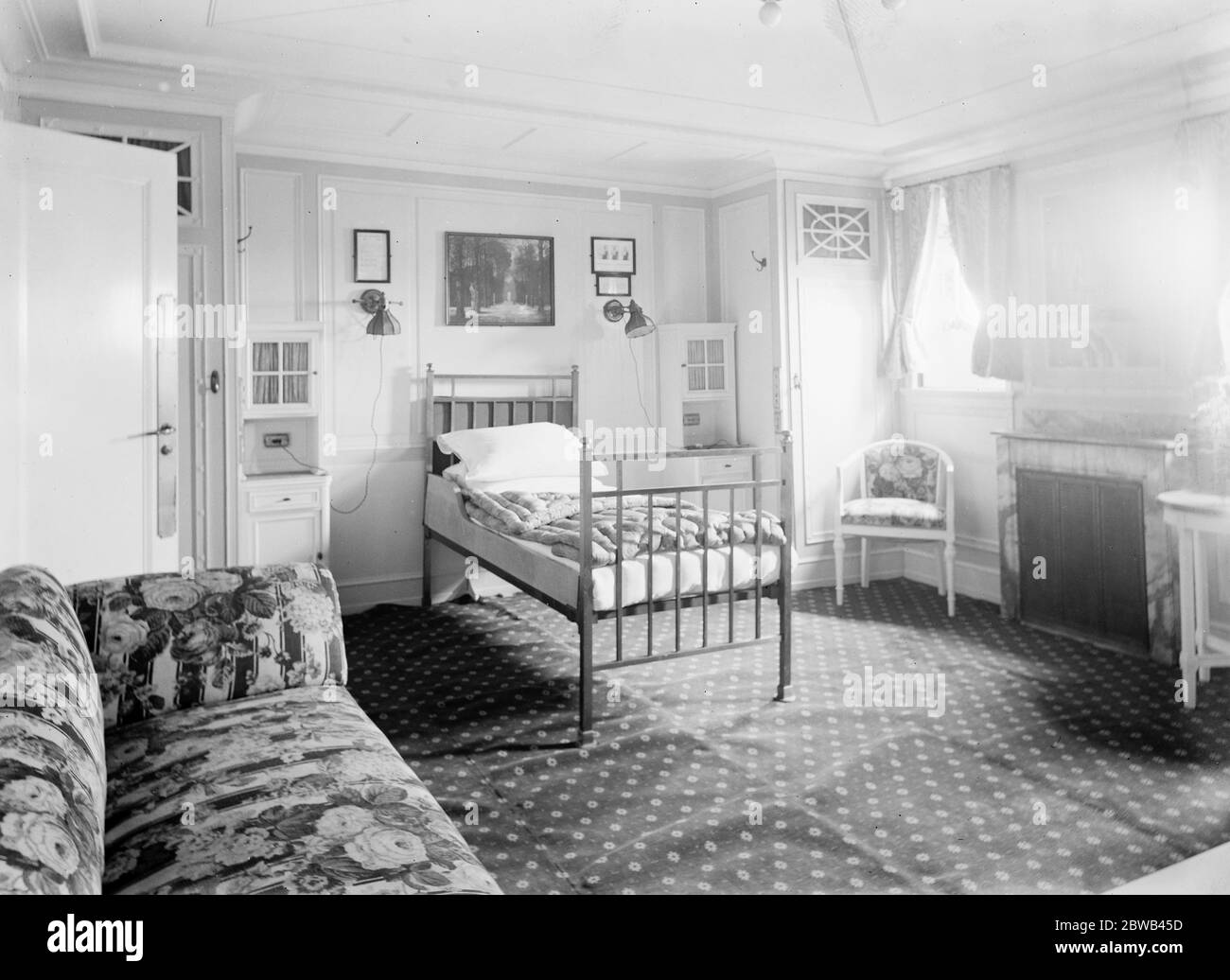 Suite on  Berengaria  . The bedroom . 1 July 1924 Stock Photo