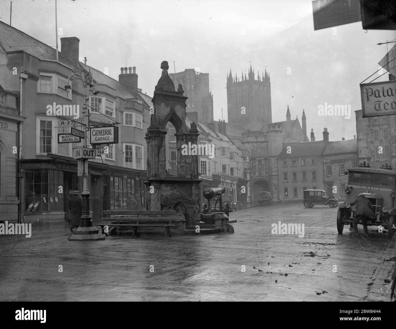 The Market Cross in Wells , Somerset . 21 July 1927 Stock Photo