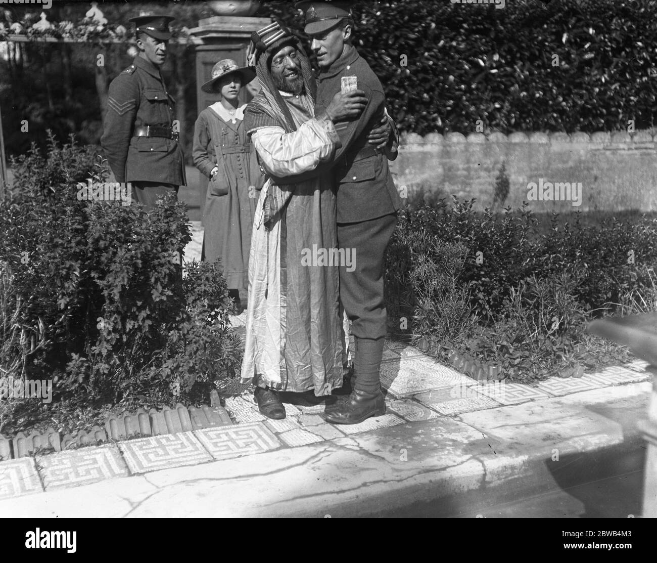 Greeting a British soldier during the Festival of Eid at the Mosque in Woking , Surrey . 21 July 1917 The Shah Jahan Mosque was the first purpose built mosque in Europe outside of Muslim Spain Stock Photo