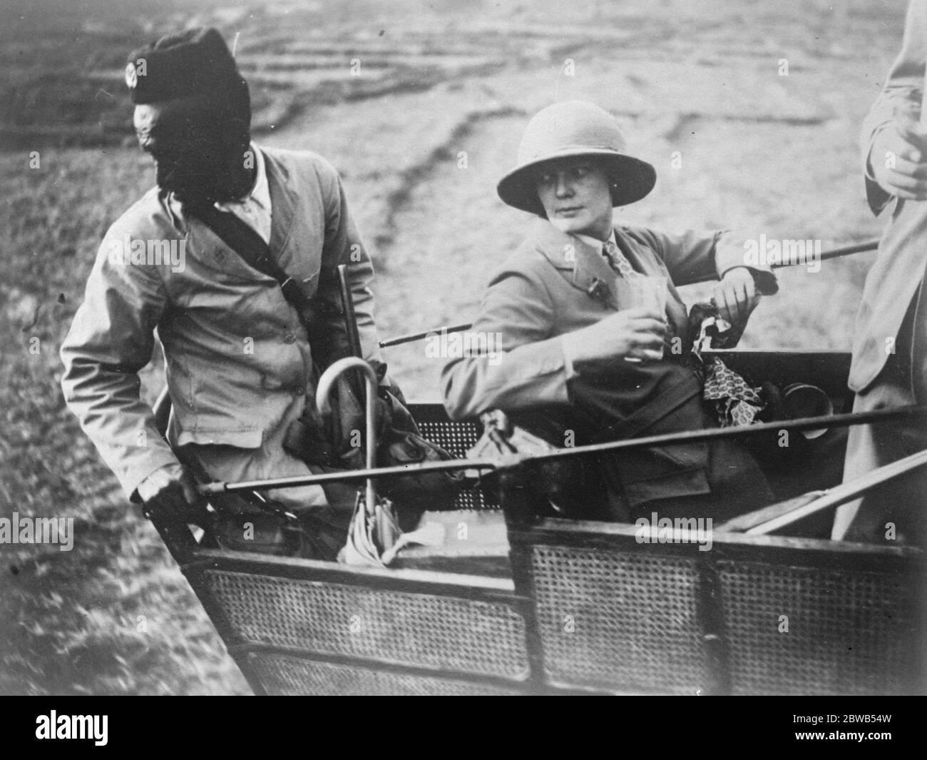 General Bruce on record tiger shooting expedition . Mrs Hunter wife of Colonel D L Hunter medical attache to the British Legation ( Nepal ) 22 July 1924 Stock Photo