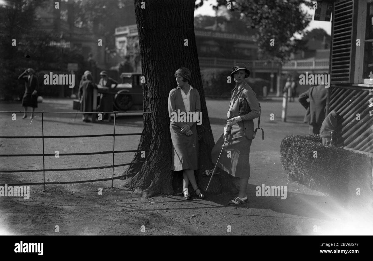 Ladies Autumn Foursome golf at Ranelagh . Mrs A S Mathews and Mrs Geoffrey Toye 1932 Stock Photo
