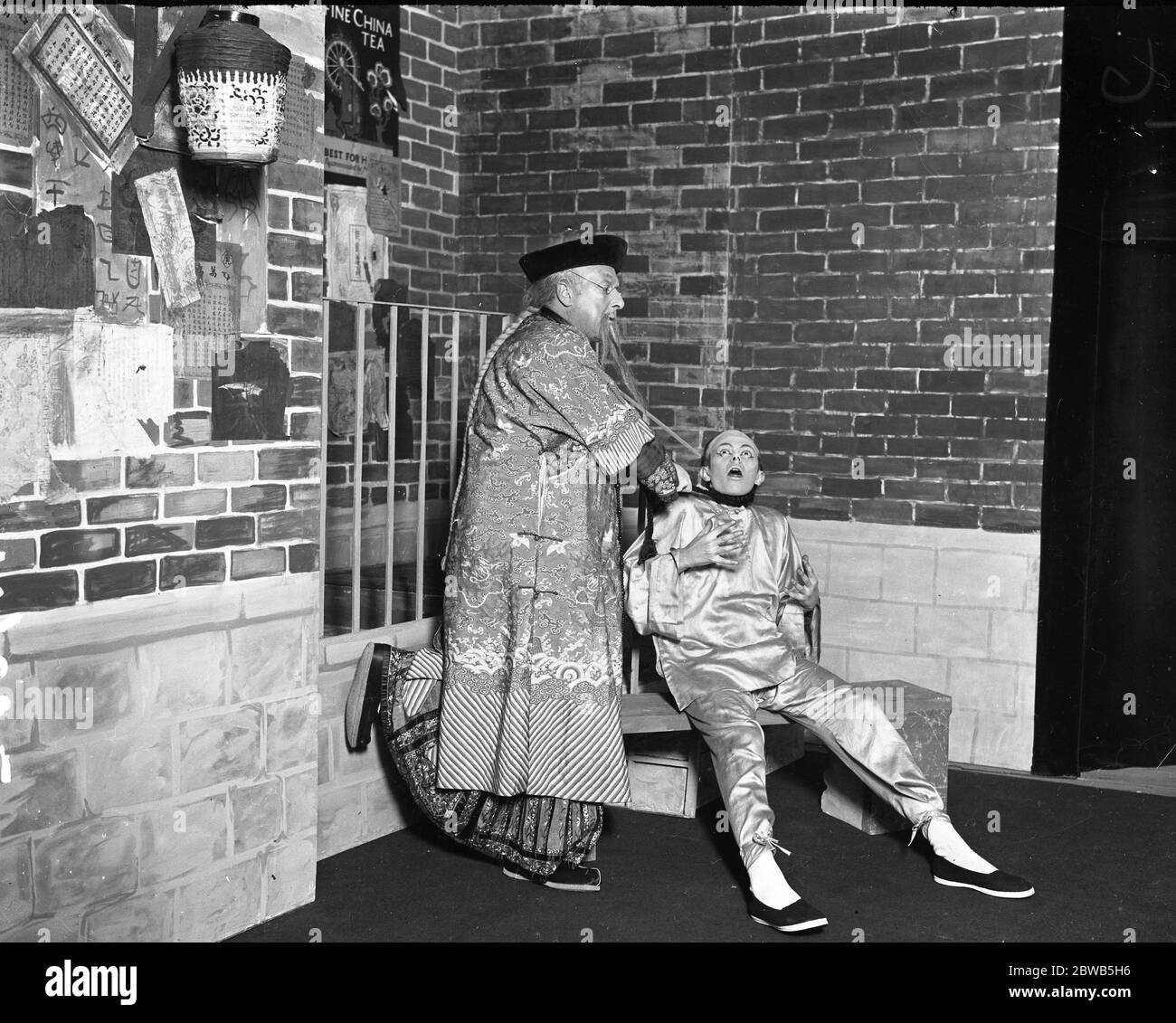 ' The Cat and the Cherub ' at the Stansted Theatre . Mr Ralph Alderson as , ' Wing Shee ' and Viscount Duncannon as ' Chim Fang ' . 1929 Stock Photo