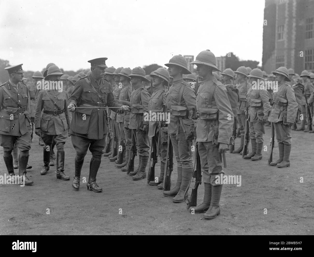 Inspection of the 10th London Regiment at Hatfield House , Hertfordshire , by Brigadier General C De Winton and Major General Inglefield . 1914 - 1918 Stock Photo