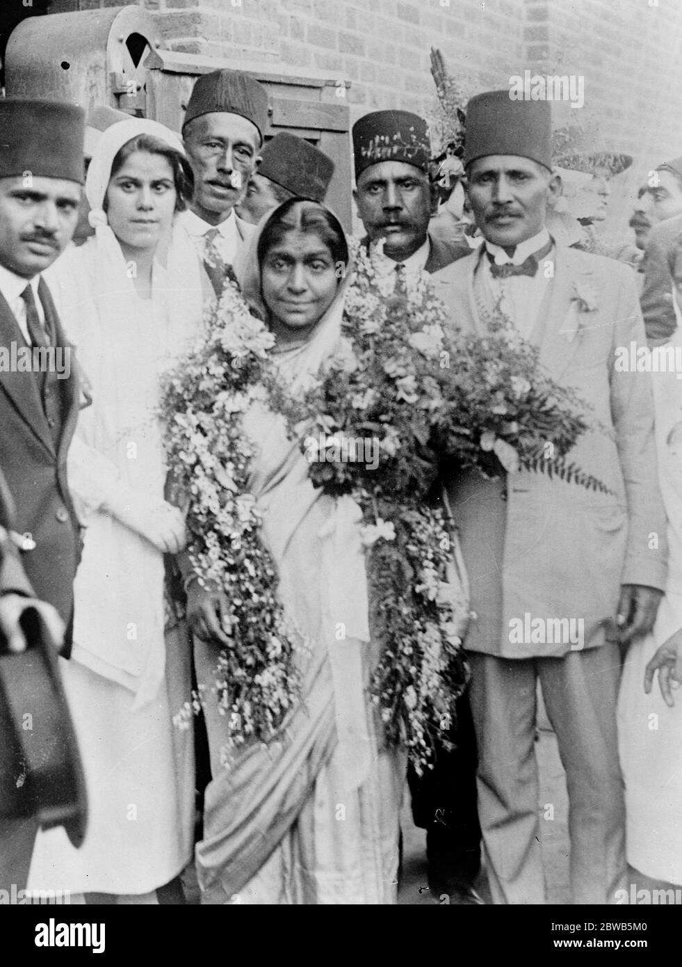 Gandhi 's woman disciple in South Africa . Mrs Sarojini Naidu , Gandhi 's woman disciple , photographed on her arrival at Cape Town , where she was received by supporters . 8 April 1924 Stock Photo