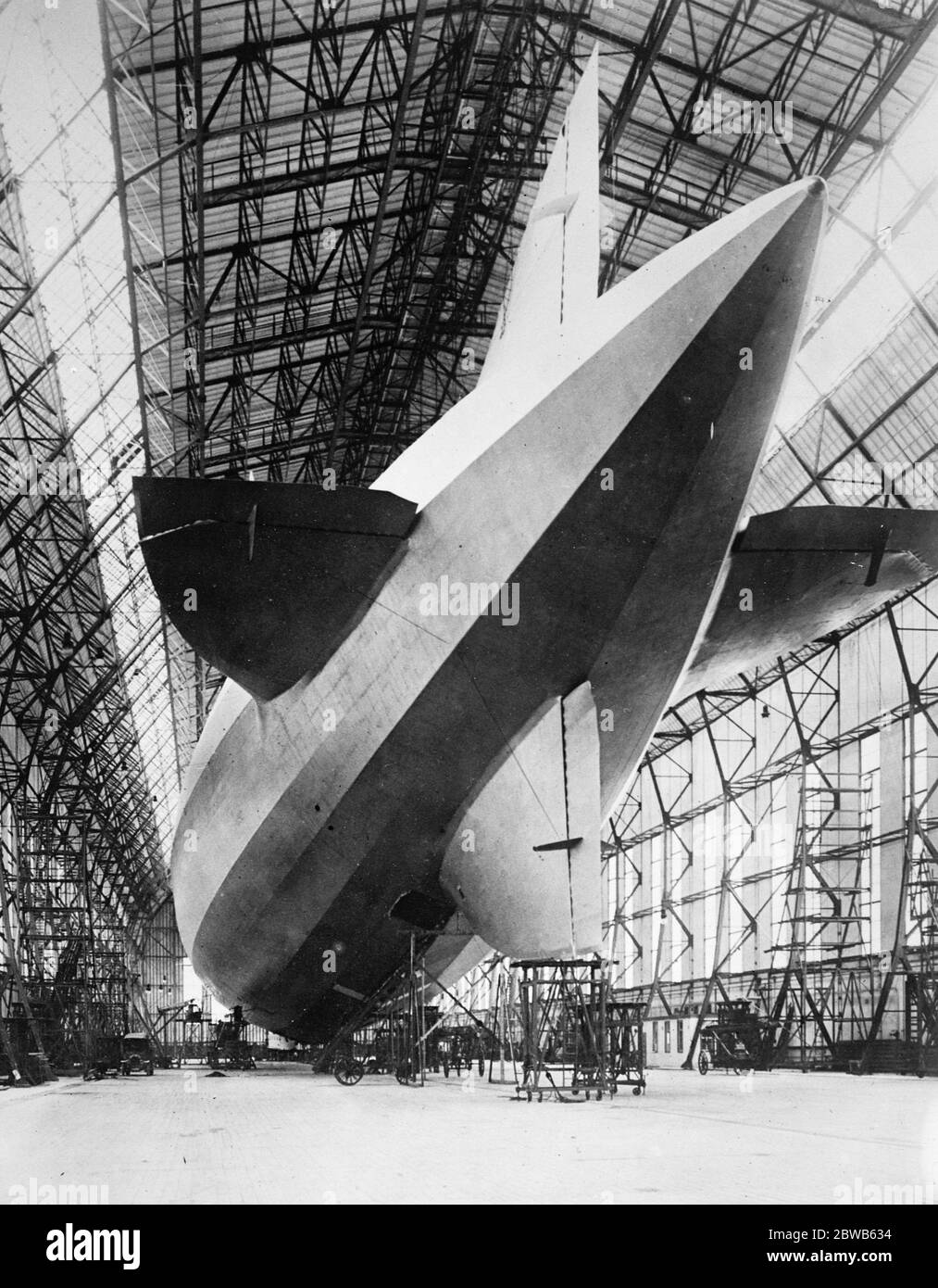 First photos of the zeppelin which will attempt to cross the Atlantic. Built for America at Friedrichshafen , the rear view of the ZR3 26 August 1924 Stock Photo