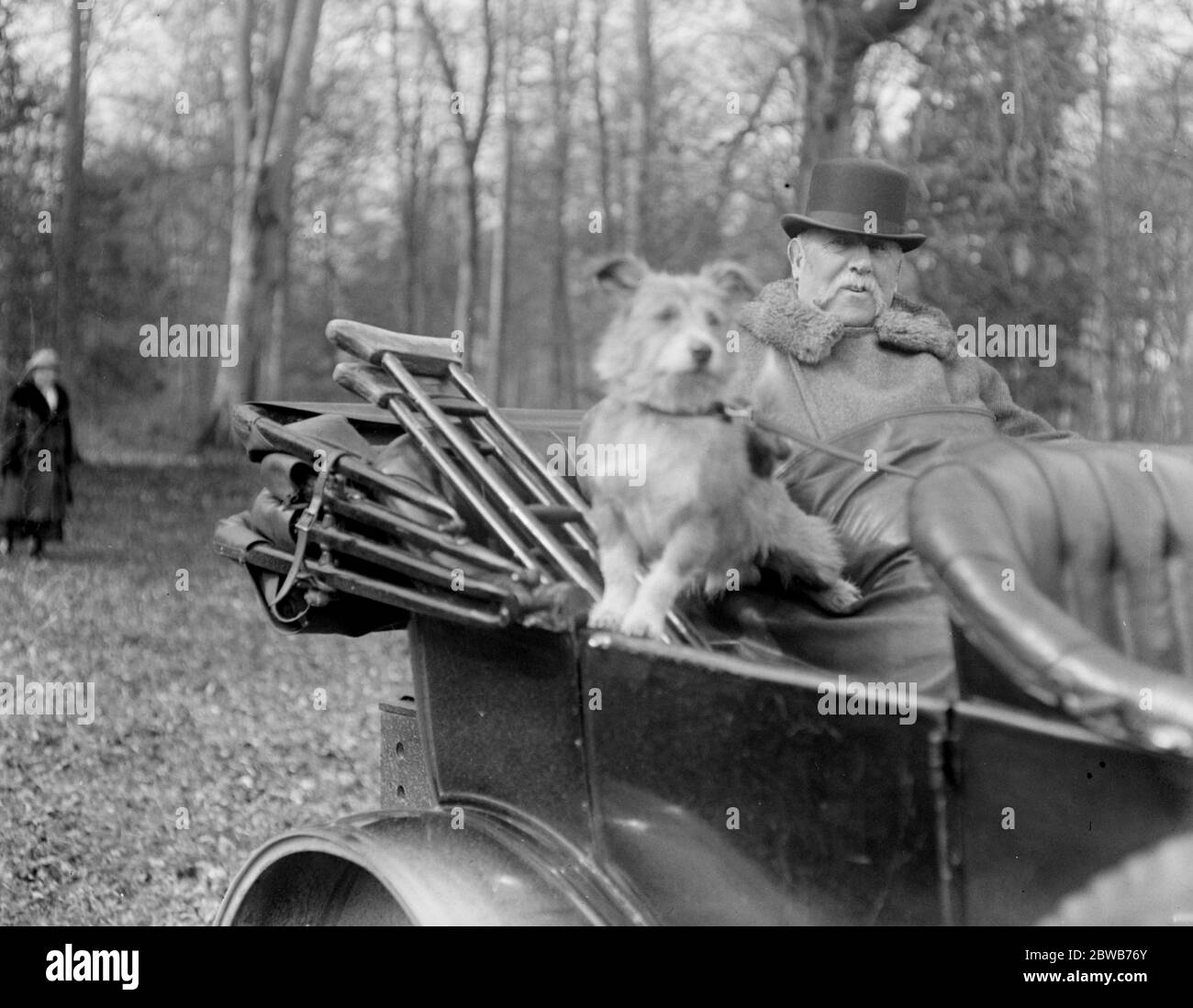 At the Meet of the Duke of Beaufort 's hounds at Cirencester . The Duke of Beaufort with his pet dog . 30 March 1923 Stock Photo