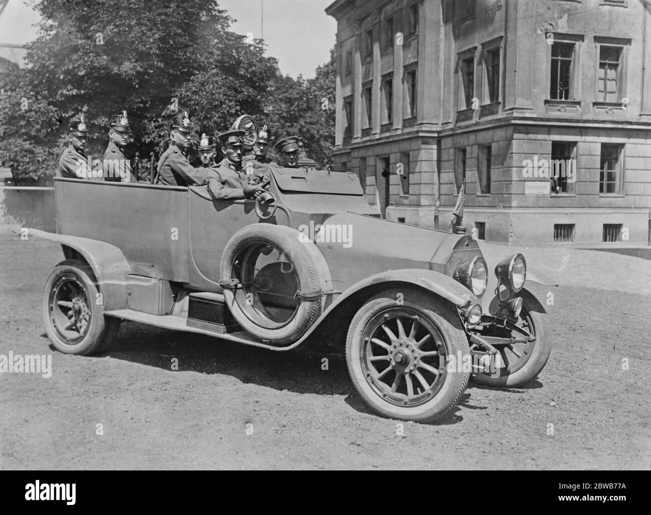 Berlin ' s new ' Flying Squad ' of police to deal with pillagers . 21 November 1922 Stock Photo