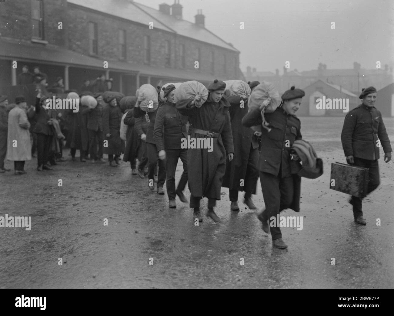Auxiliaries arriving at Beggars Bush Barracks , Dublin for demobilisation 16 January 1922 Stock Photo