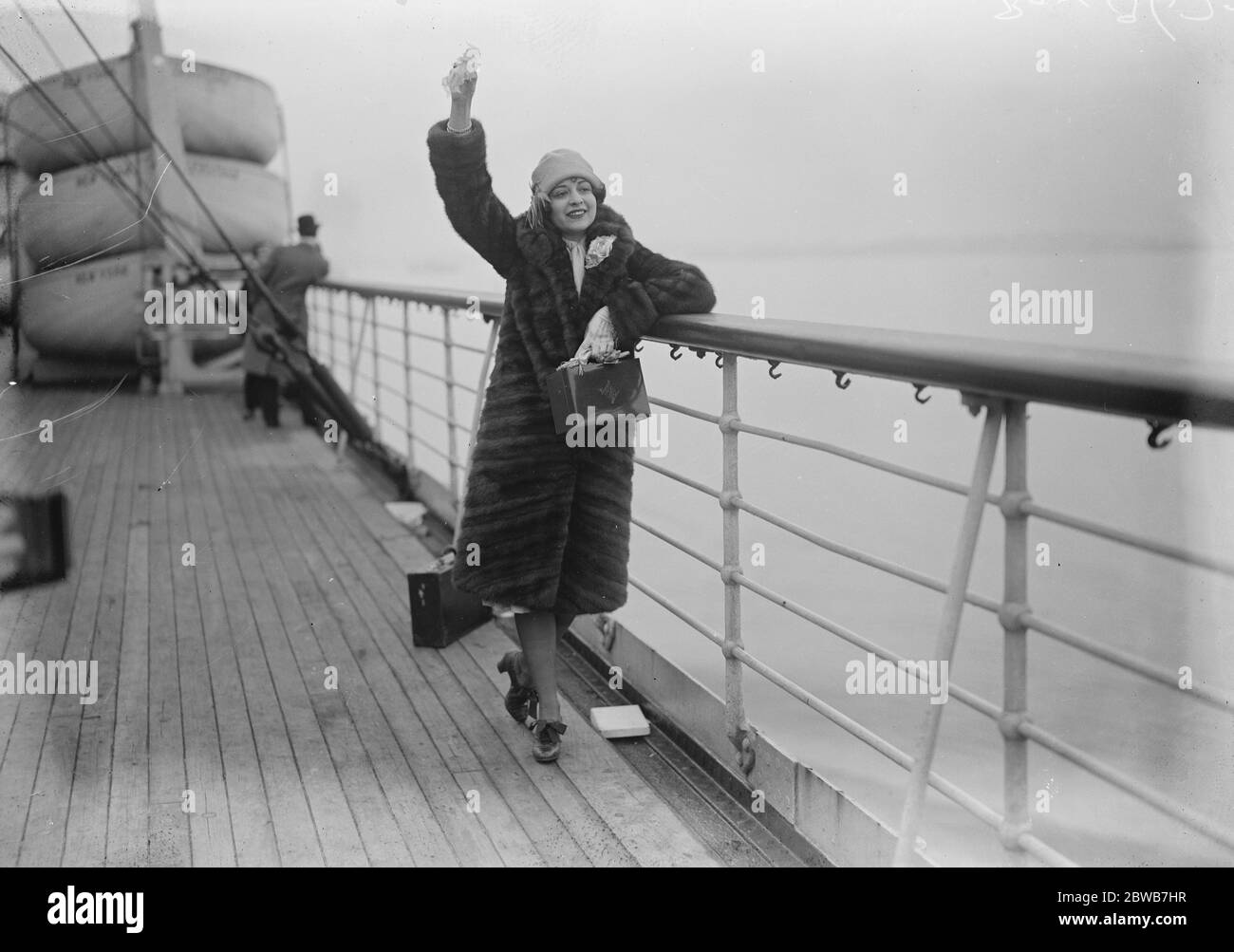 Miss Fay Marbe , the American musical comedy actress , photographed on arrival at Southampton . 15 January 1926 Stock Photo
