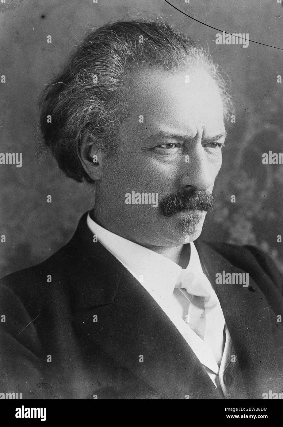 Paderewski ' s only London appearance to be before the King and Queen . M Paderewski , the pianist , who will make his only appearance in London during the coming season at the Albert Hall on February 17th . The King and Queen will be present . 20 January 1925 Stock Photo