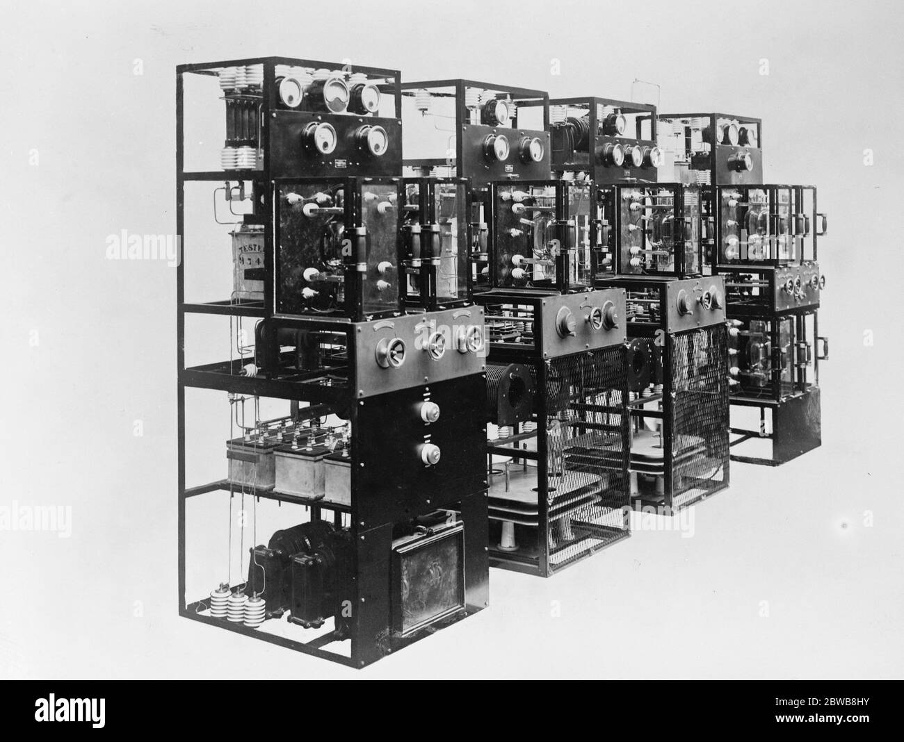 The Marconi standard broadcasting transmitter as supplied to British Broadcasting stations and to many of the foreign and colonial broadcasting stations . Marconi 's Wireless Telegraph Co Ltd . 1 January 1925 Stock Photo