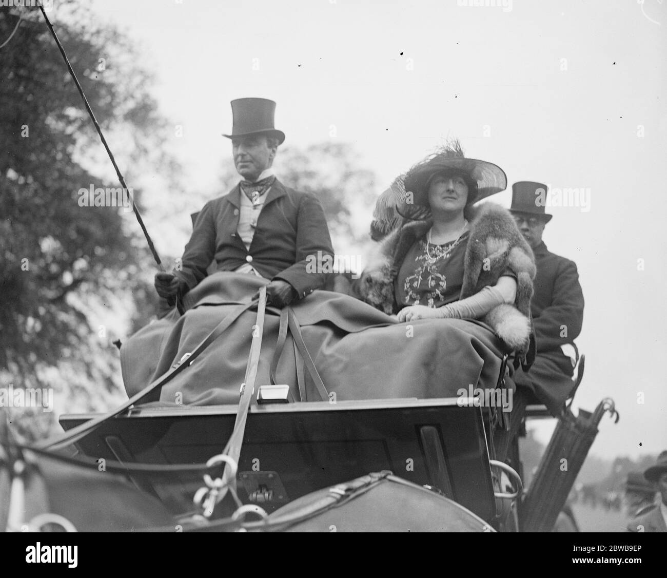 Coaching club meet in Hyde Park , London . The Honourable George Saville and Lady Mary Saville . 9 June 1923 Stock Photo