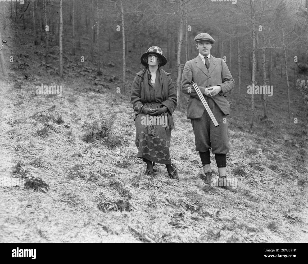 Lord Denman ' s shooting party at Balcombe place , Sussex . Lord and Lady St Oswald 27 November 1922 Stock Photo