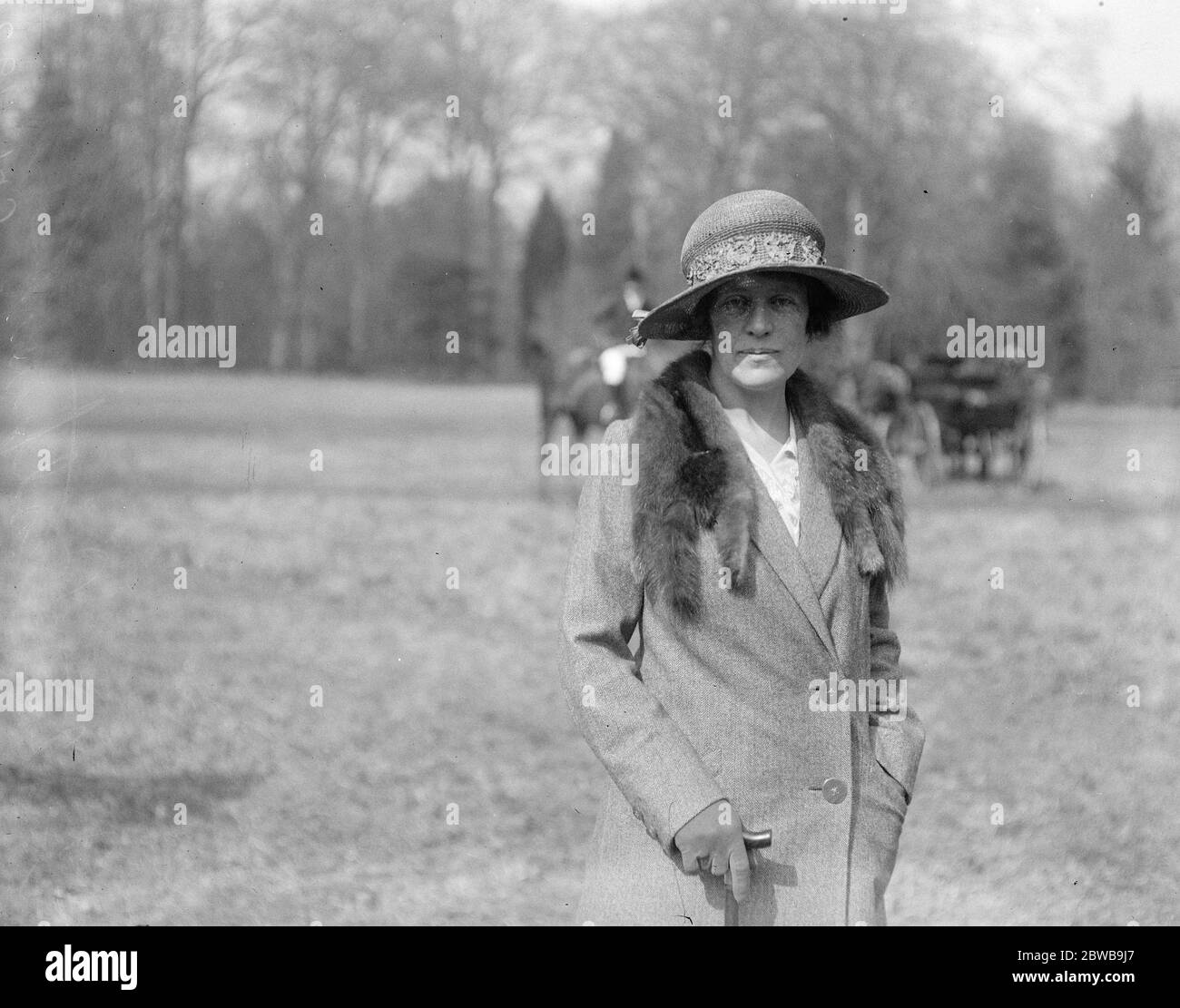 An Easter meet of the Duke of Beaufort ' s Hounds was held at Cirencester , Gloucestershire . Countess Bathurst 30 March 1923 Stock Photo