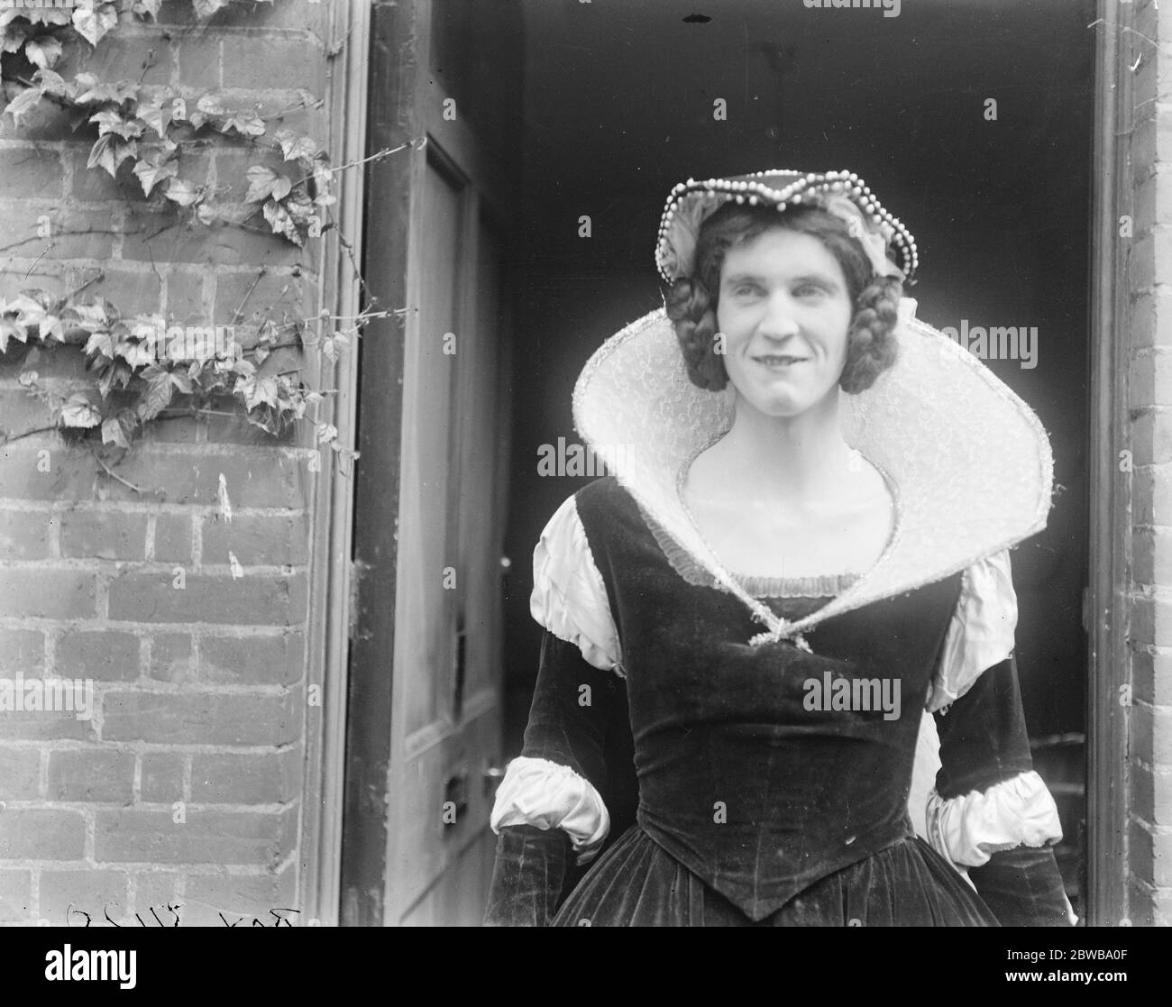 Harrow school speech day celebrations . Lord Weymouth as  Olivia  in  Twelfth Night  . 27 June 1923 Stock Photo